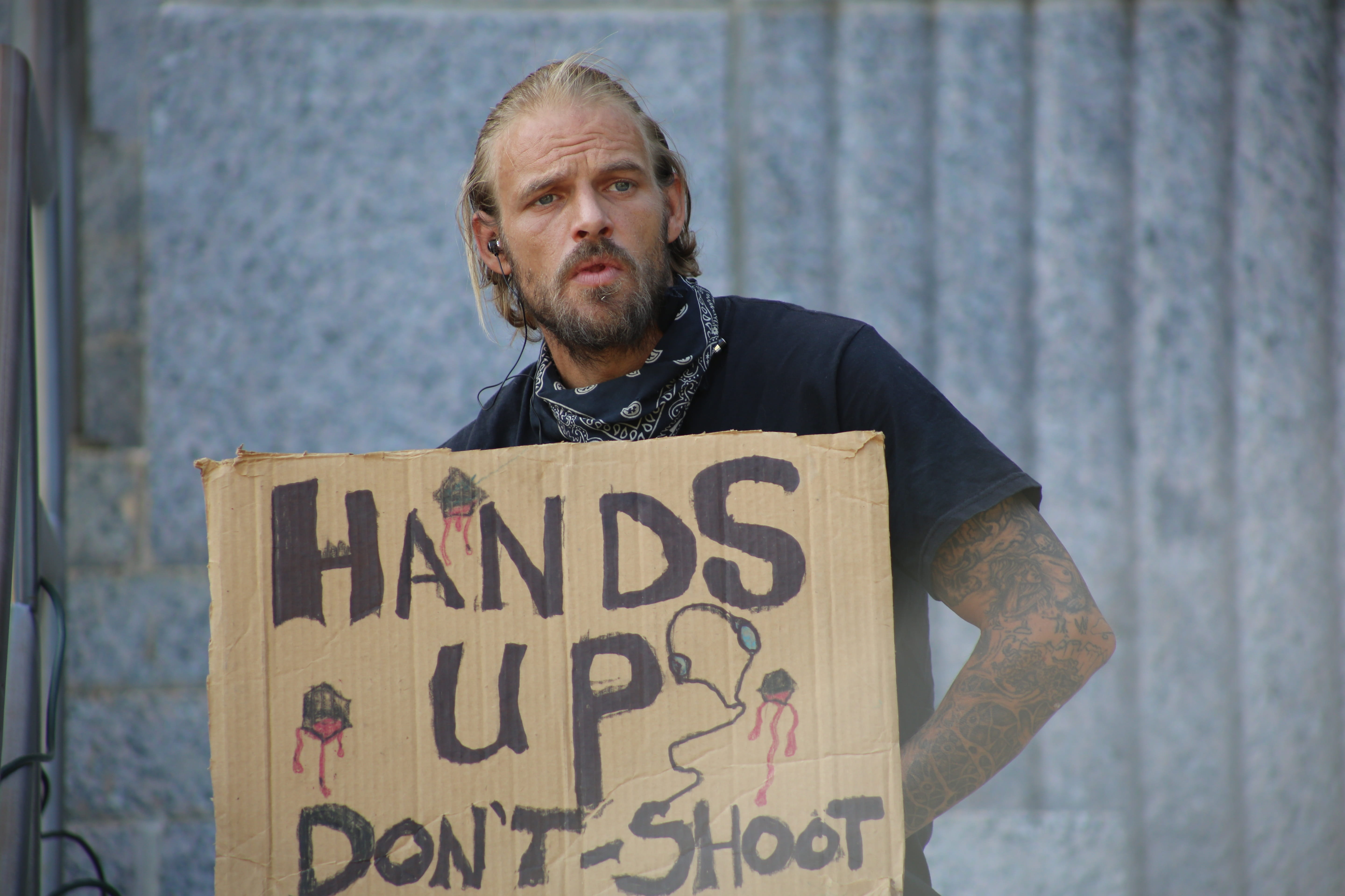 adult, people, t, text, mature adult, unemployment, one person, 5K, hands up, standing, judge, waist up, western script, crime, legal, mature men, courthouse, HD Wallpaper