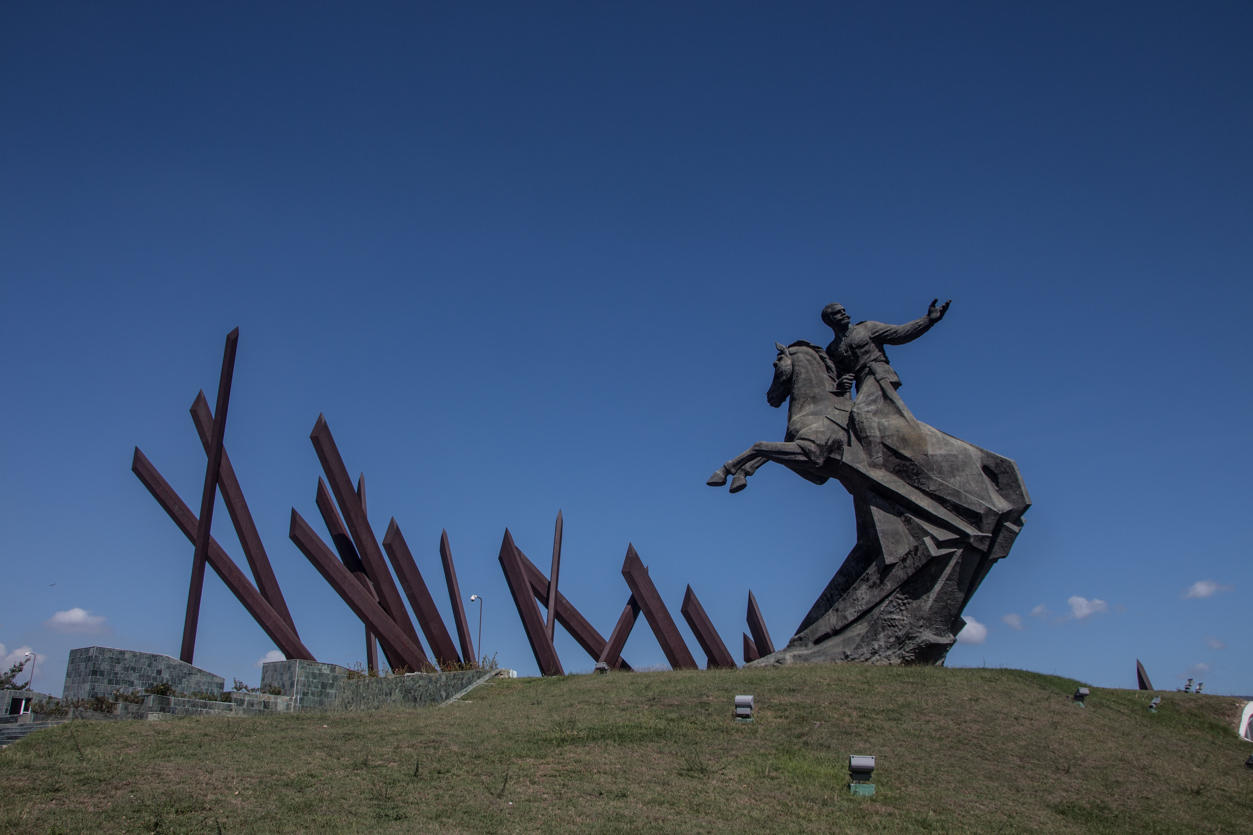 bronze statue, history, representation, no people, travel destinations, memorial, held, monument, architecture, the past, built structure, clear sky, art and craft, HD Wallpaper