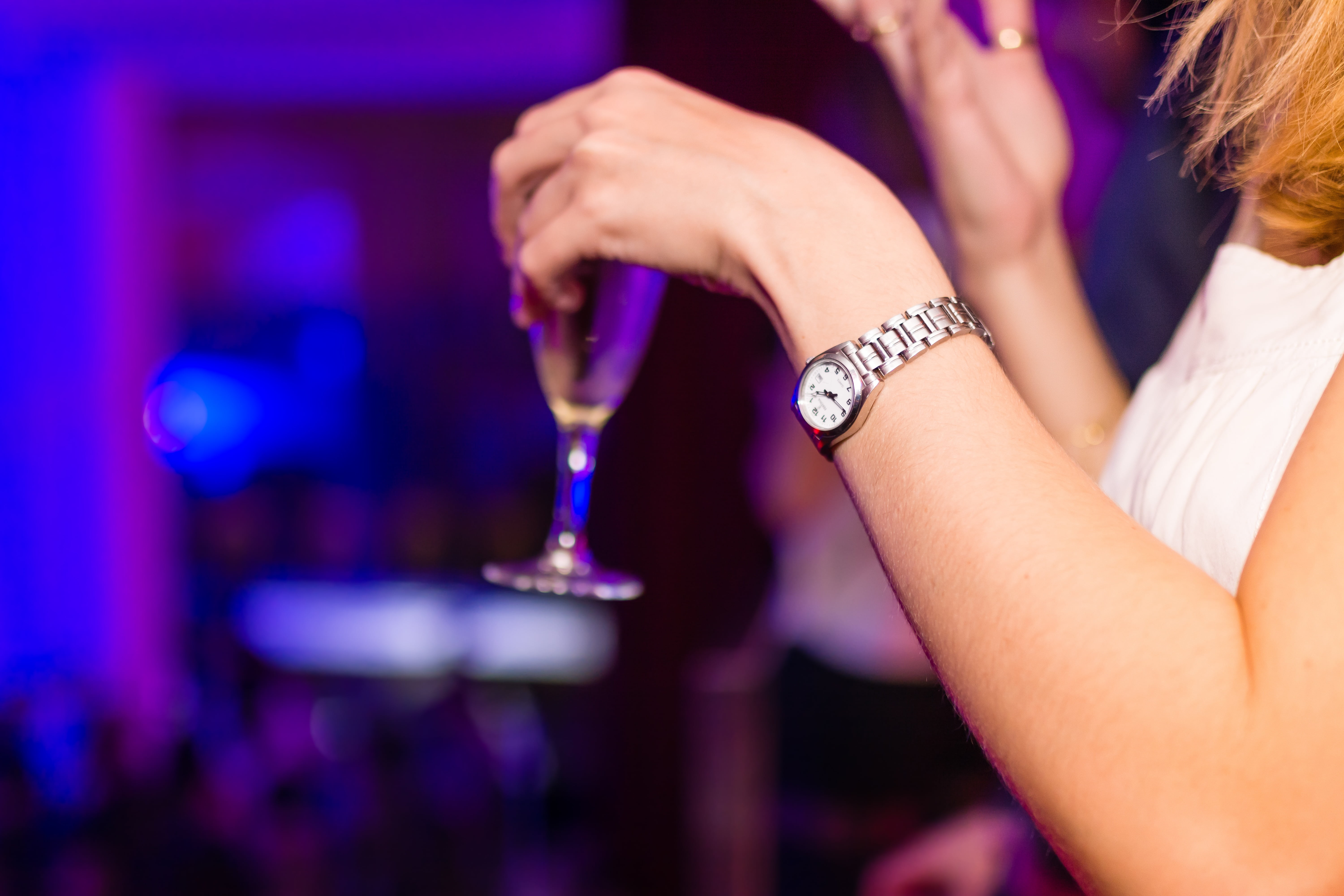 alcohol, nightclub, human body part, holding, female, white, bar counter, night, arts culture and entertainment, jewelry, sleeveless, drink, party - Social Event, HD Wallpaper