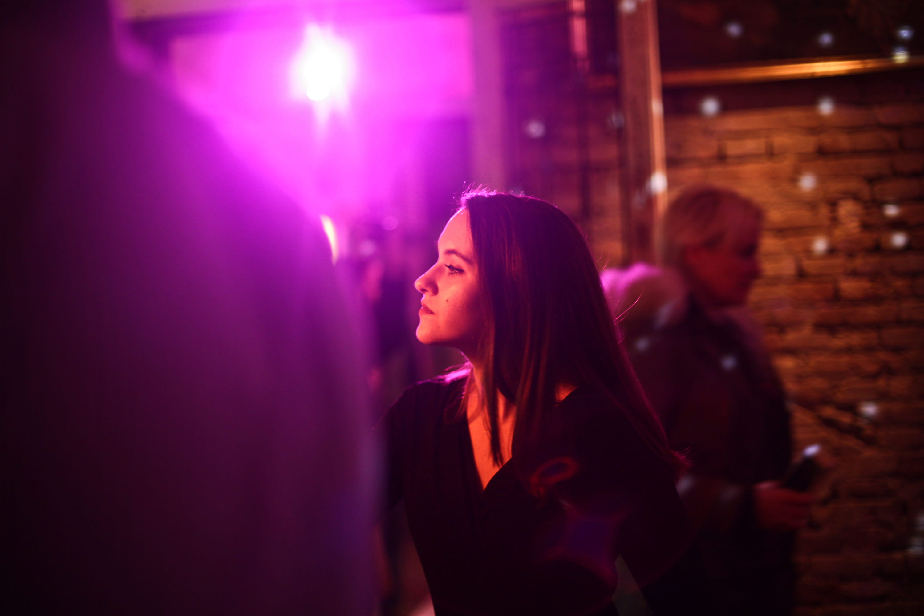 group of people, view, 2K, event, colourful lights, brunette, light, bright lamp, profile, beautiful woman, bar, leisure, nightclub, hand, color, hair, HD Wallpaper