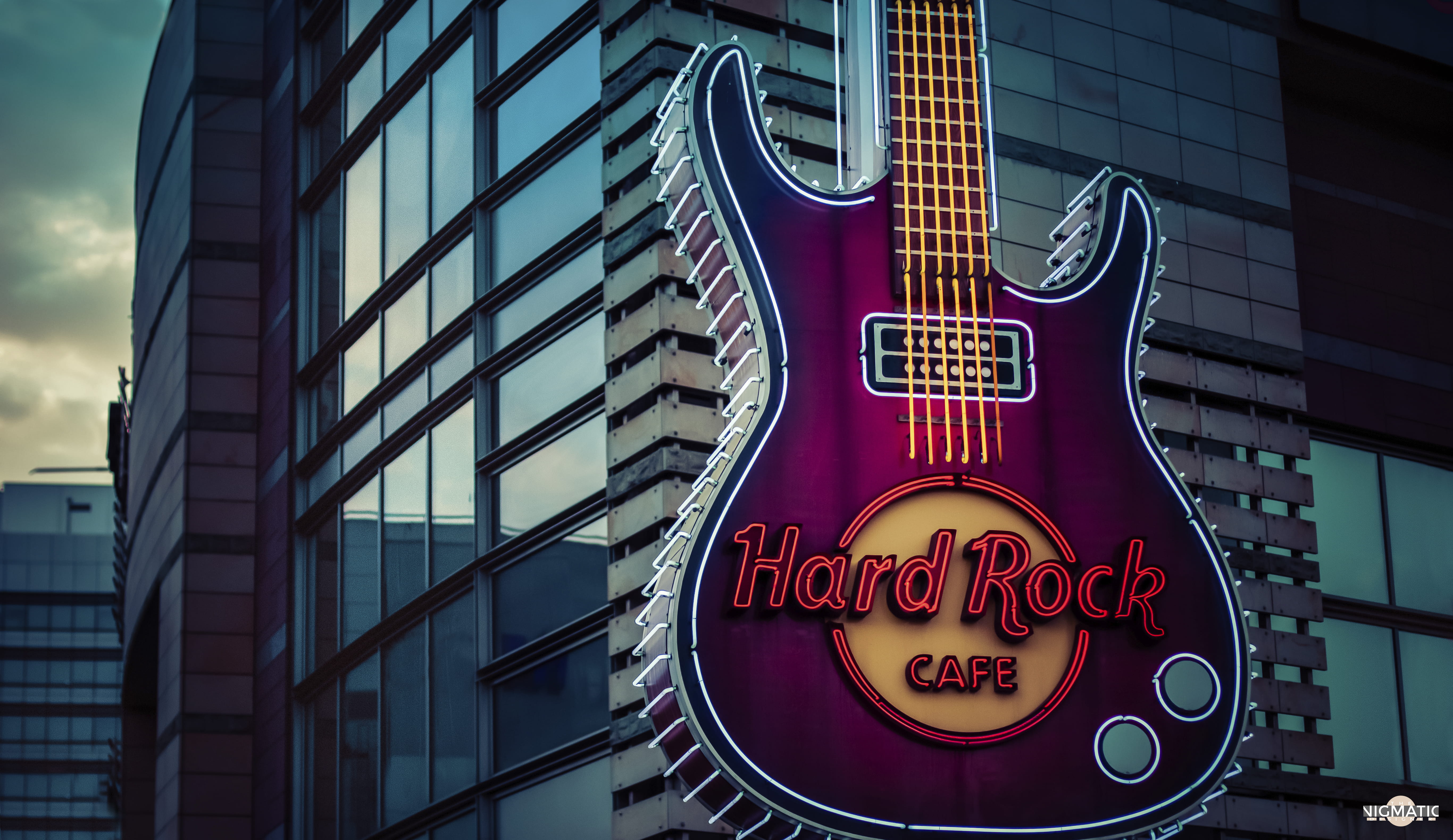 built structure, hard rock, low angle view, western script, office building exterior, music, skyscraper, warsaw, building exterior, modern, rockcafe, rock cafe, HD Wallpaper