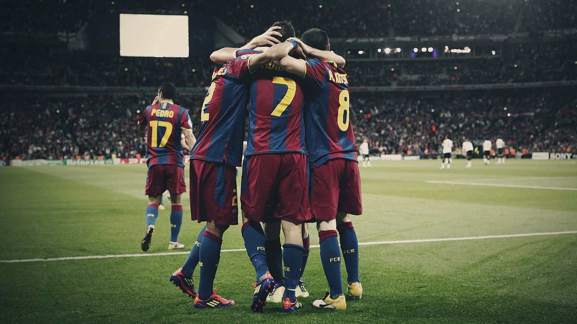 full length, incidental people, day, outdoors, adult, real people, crowd, people, spectator, clothing, grass, men, focus on foreground, rear view, FC Barcelona, HD Wallpaper