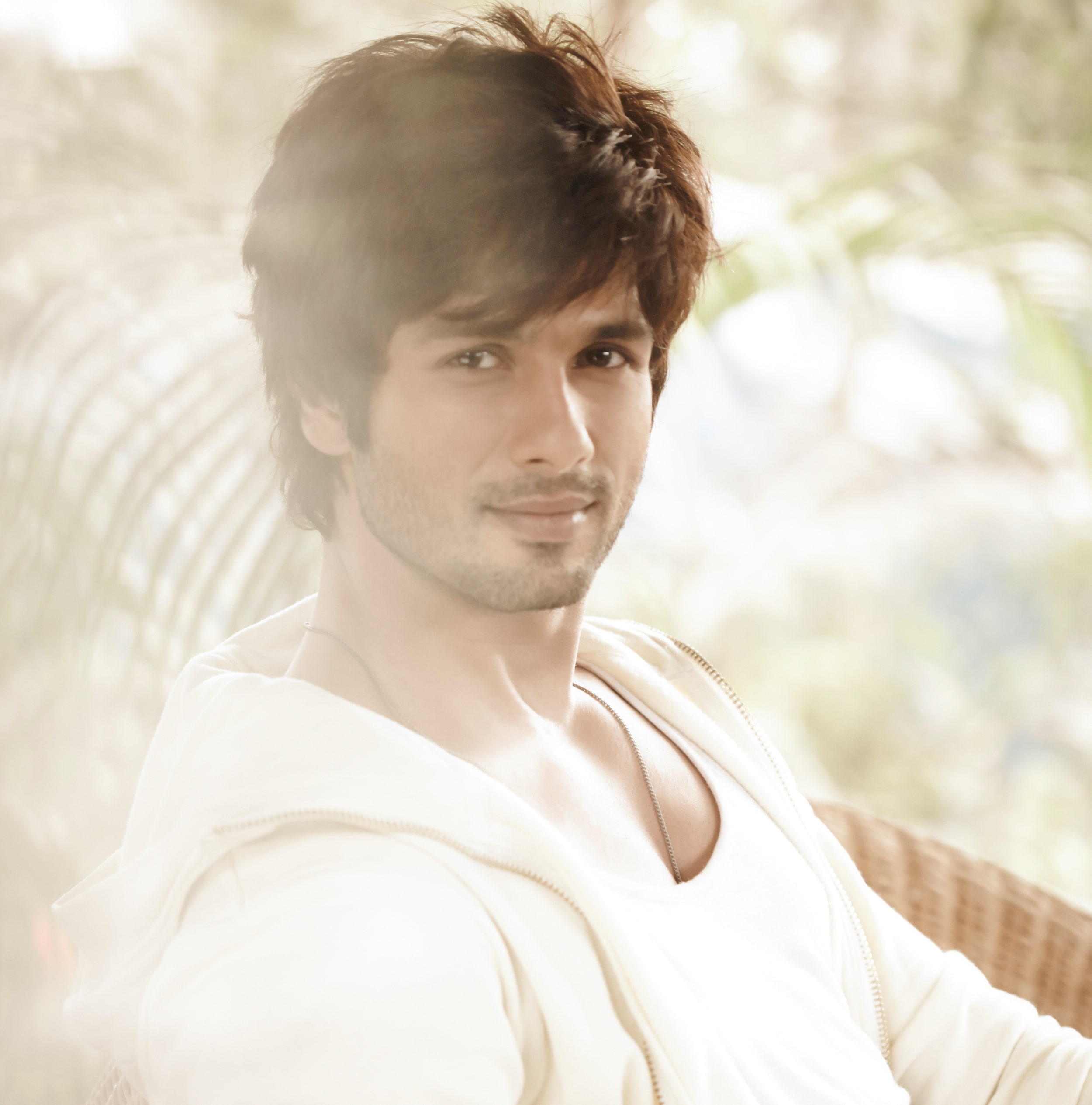 photoshoot, outdoors, style, day, shahid, relaxation, happiness, headshot, 1080P, smiling, casual clothing, awesome, looking at camera, adult, young adult, Phone HD Wallpaper