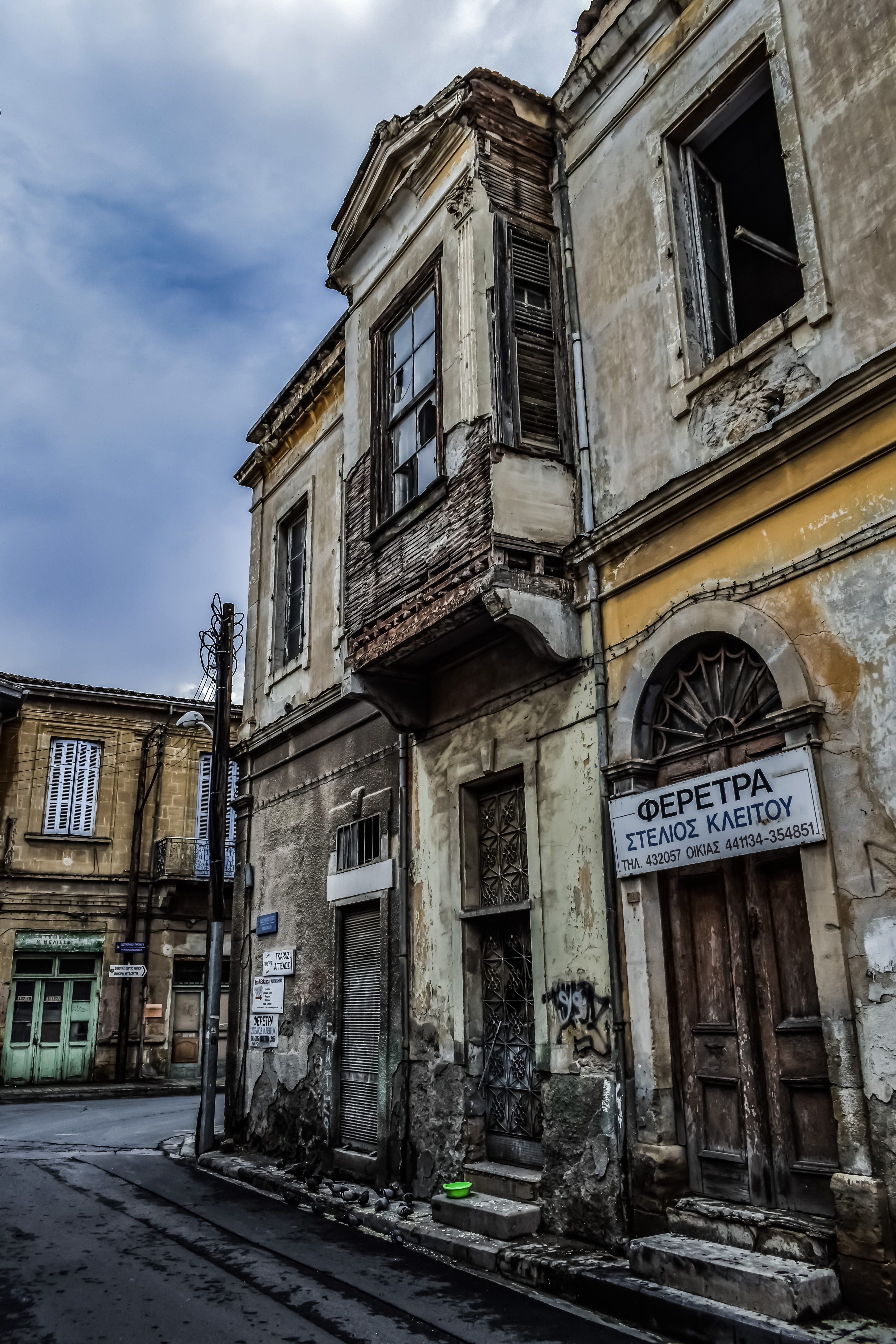 grunge, nature, travel, empty, architecture, spooky, town, building exterior, scary, street, low angle view, outdoors, built structure, old, text, broken, Phone HD Wallpaper