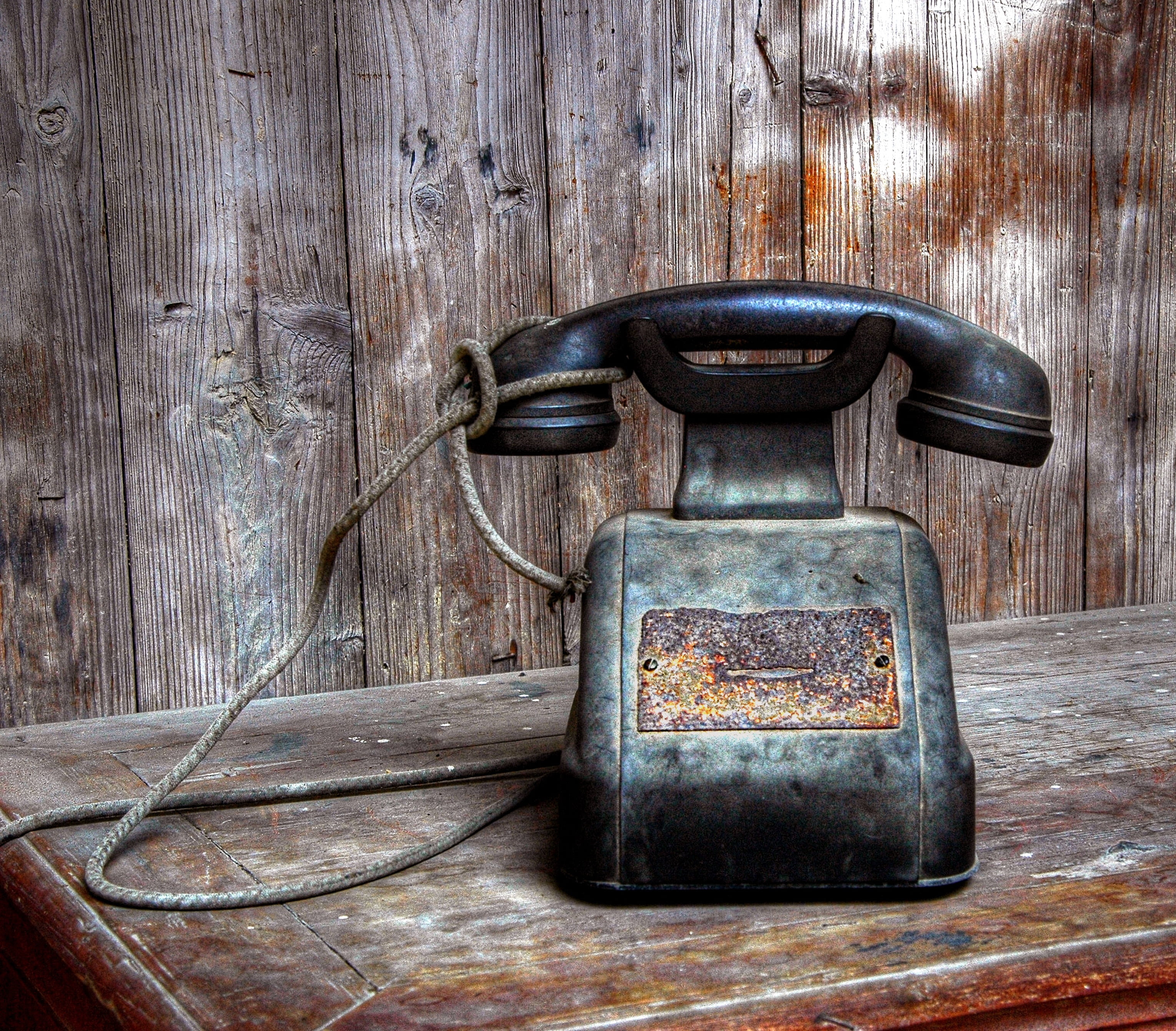 handle, table, black, old, day, phone, rusty, no people, desk, communication, wood grain, wooden, still life, wood - material, weight training, antique, HD Wallpaper
