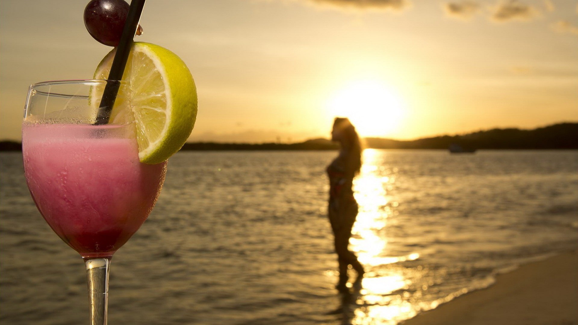 enjoying, depth of field, women outdoors, vacation, 1080P, sunset, beach, cocktails, HD Wallpaper