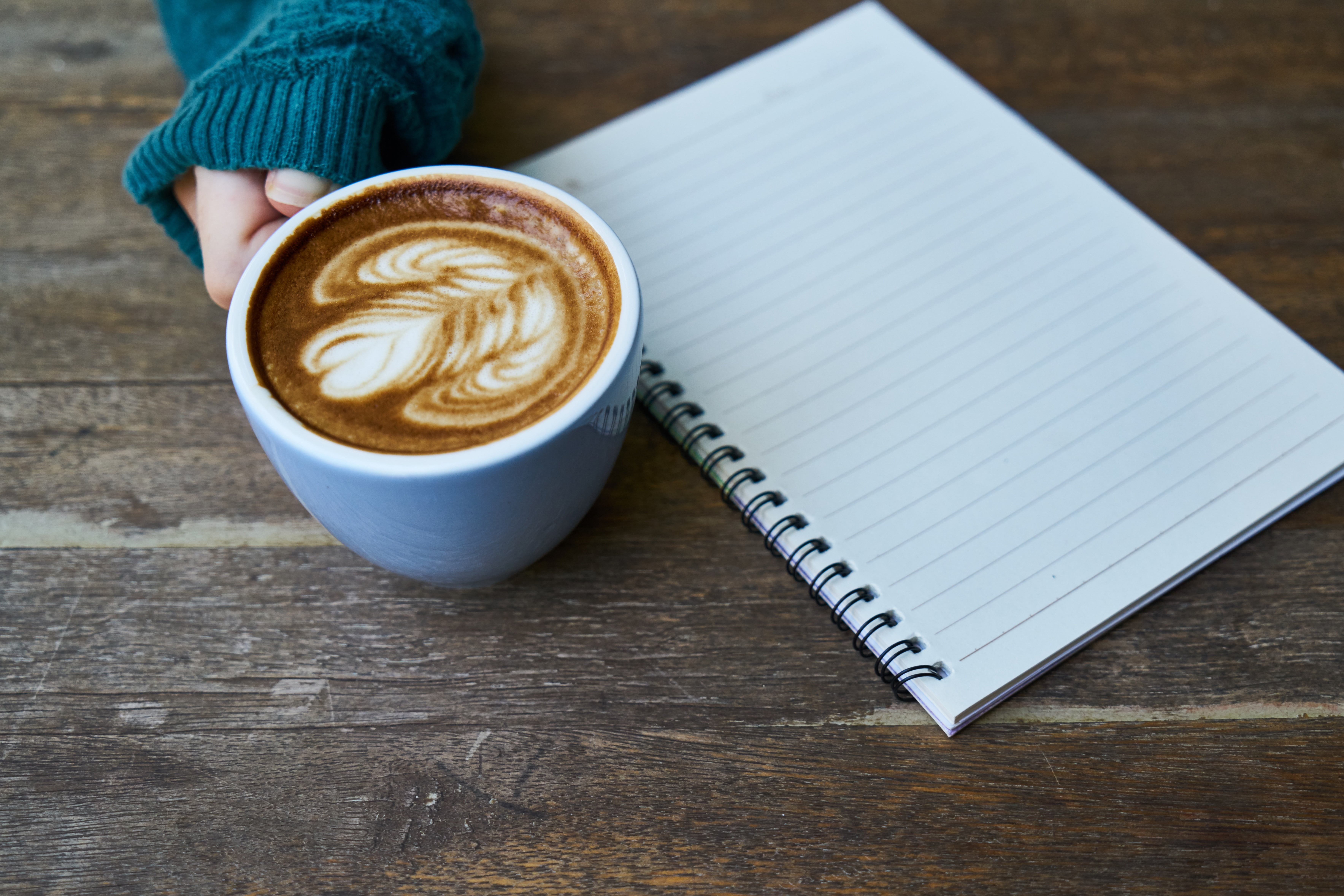 mug, background, drink, white, creativity, glass, frothy drink, cafe, breakfast, caffeine, photography, take notes, beside, wood - material, froth art, HD Wallpaper