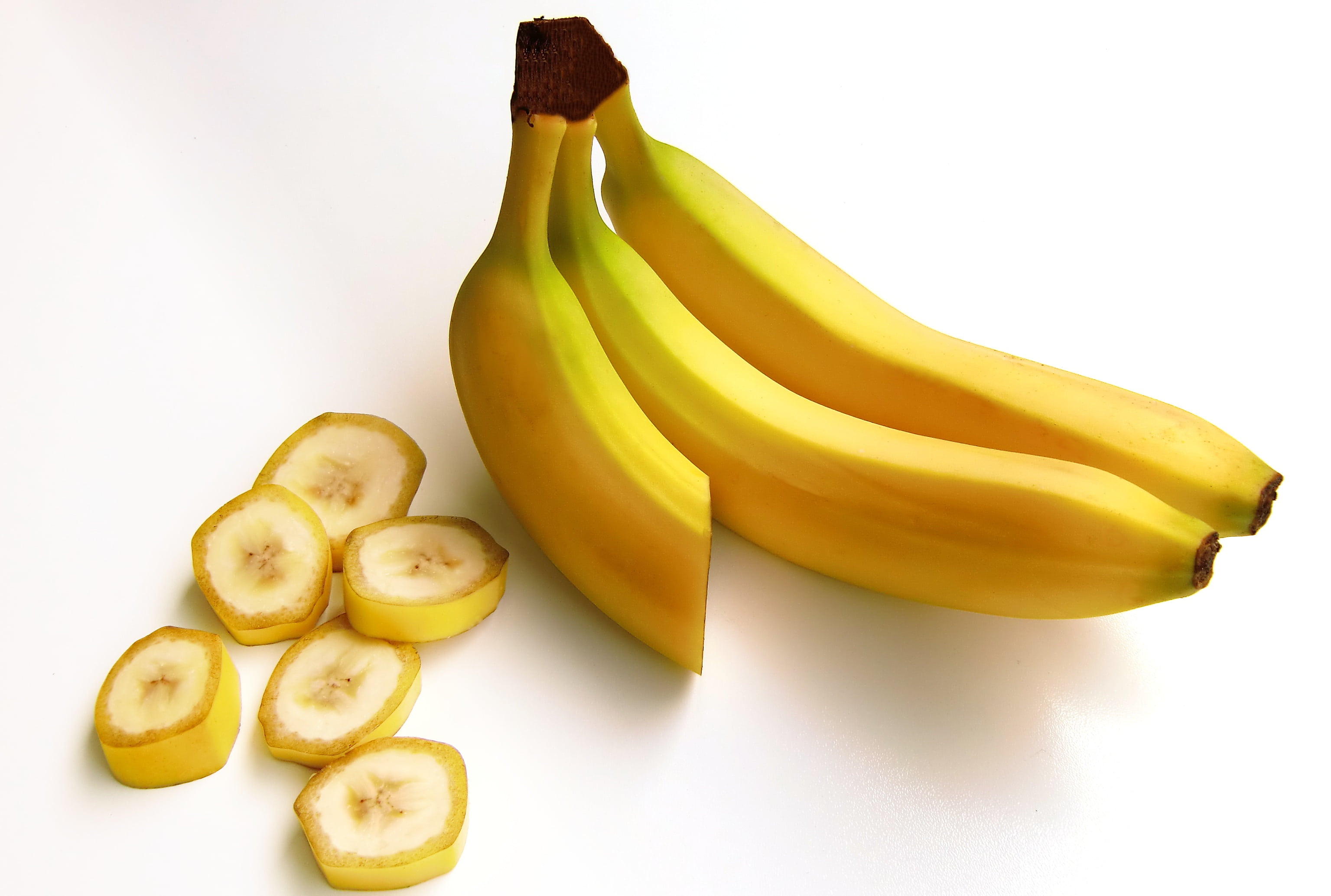 bunch, small group of objects, still life, cut out, white background, studio shot, snack, slice, yellow, healthy Eating, vegetarian Food, tropical fruit, HD Wallpaper