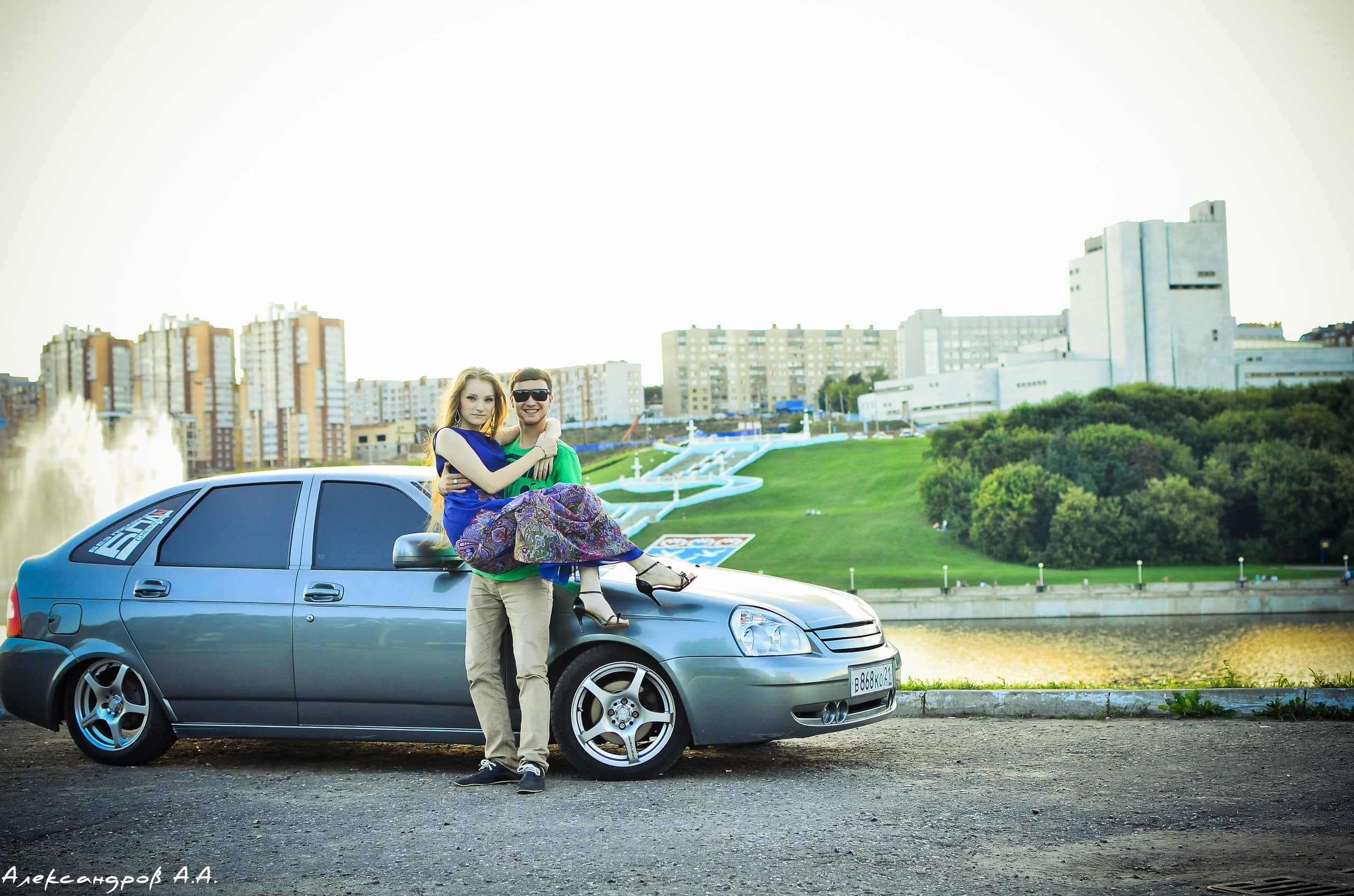 car, gray, BPAN, young Women, people Traveling, skyscraper, summer, happiness, office building exterior, city Life, pair, men, driving, building exterior, HD Wallpaper
