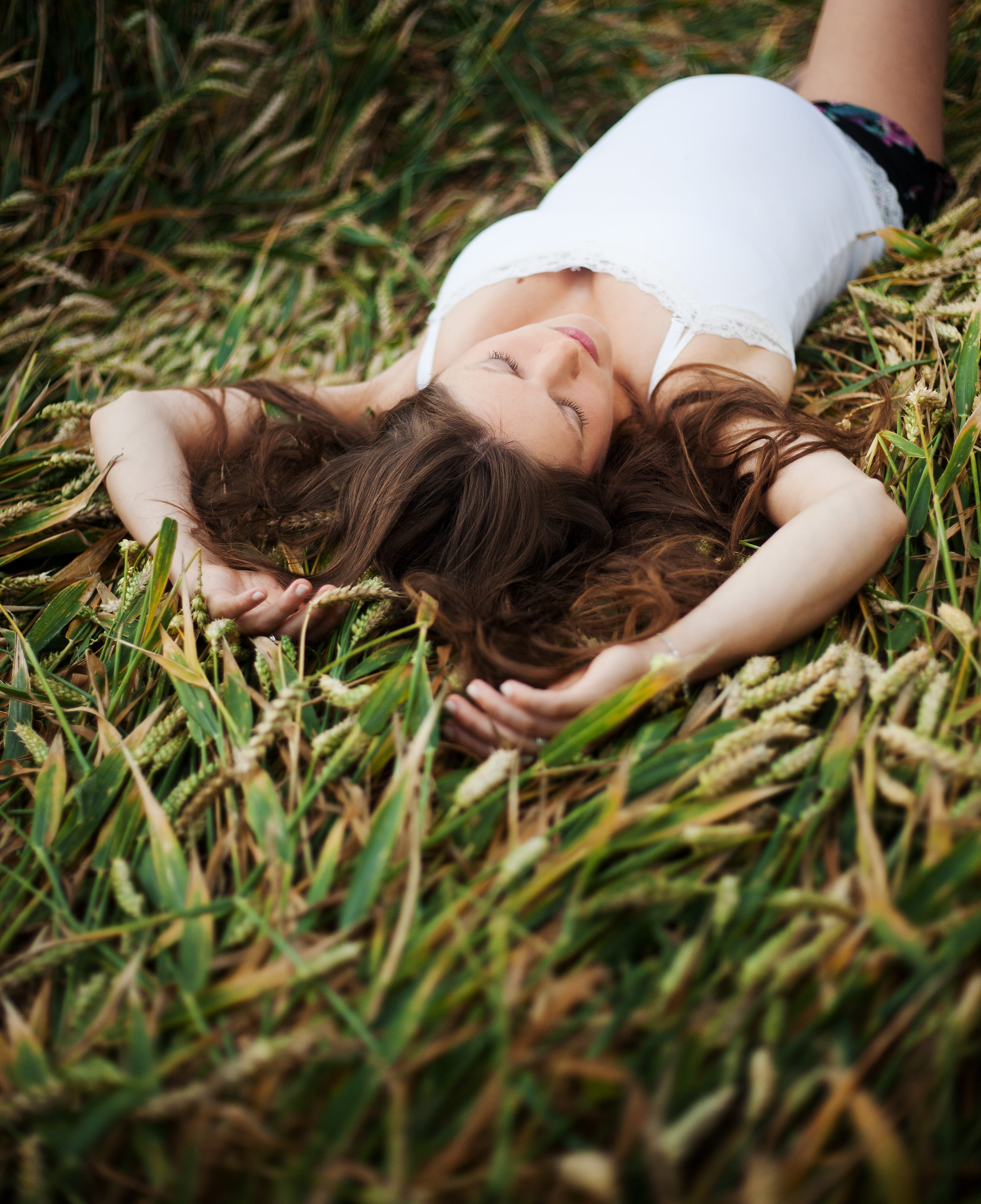 people, Girl, women, evening, teenager, green, young adult, harvest, dormant, day, land, nature, only women, relaxation, advertising, Pregnant, one person, Phone HD Wallpaper