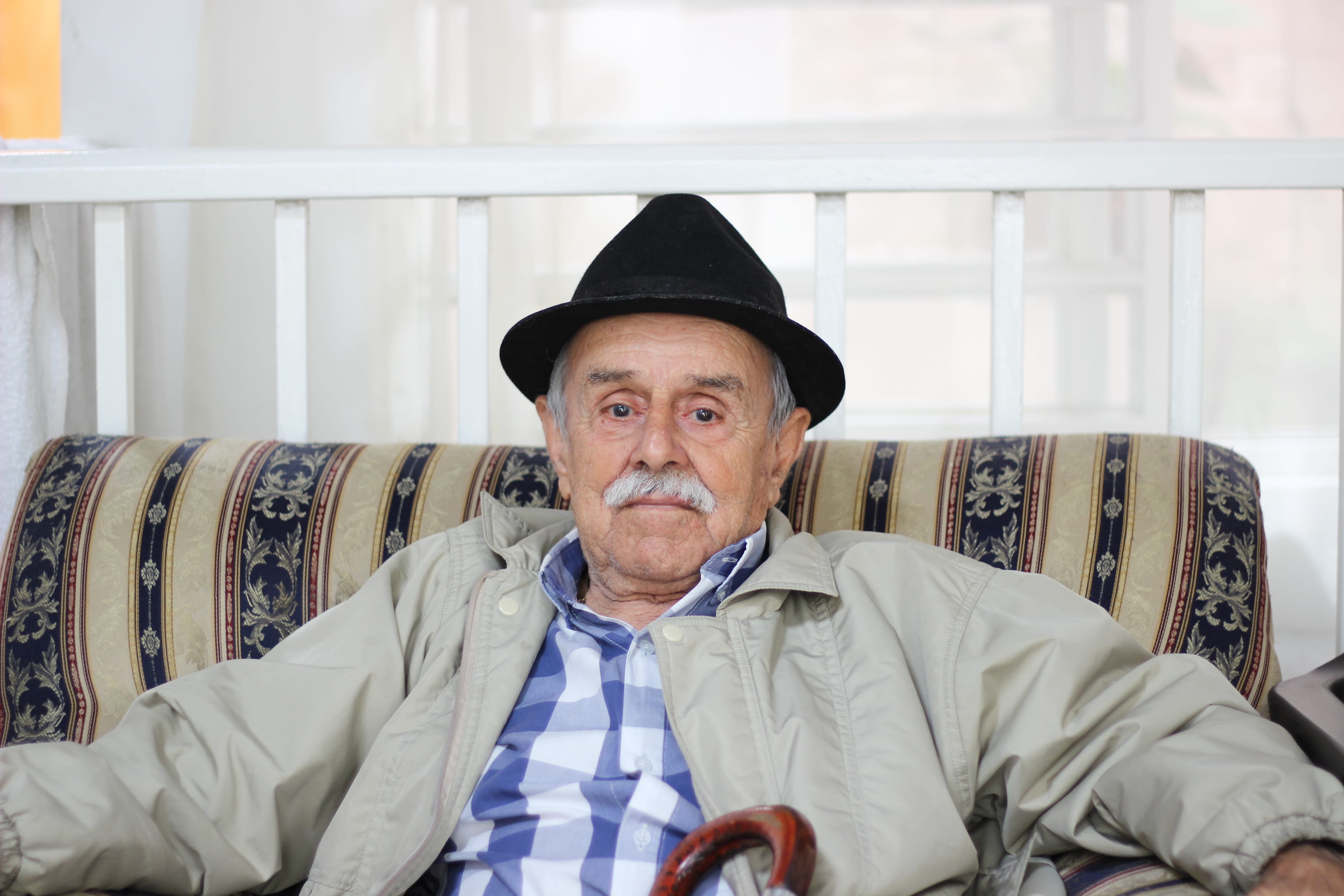 men, waist up, man, cushion, sitting, portrait, elderly, adult, mature men, furniture, uncle, hat, senior adult, front view, jacket, grey, quindio, contemplation, HD Wallpaper