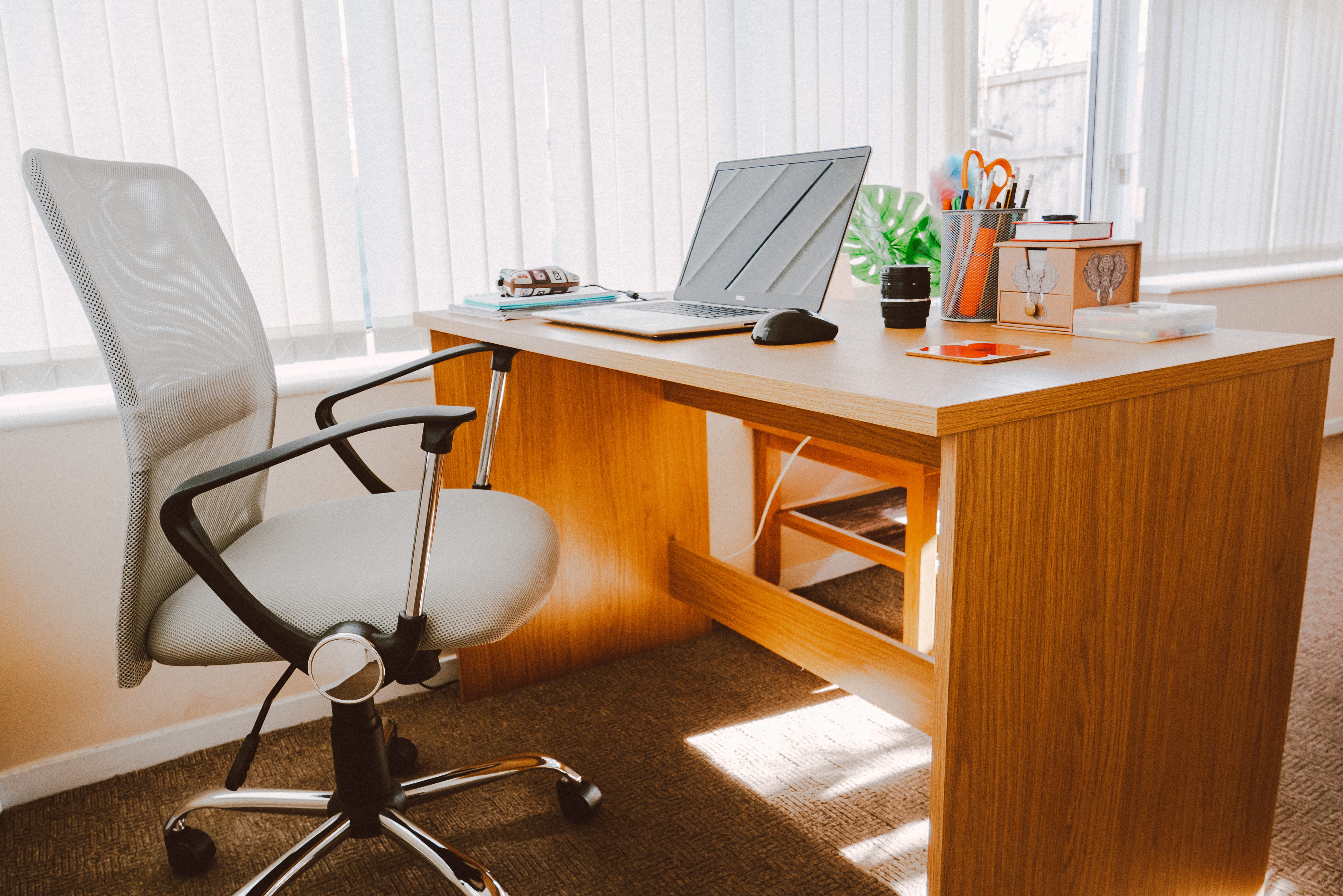 inside, wireless technology, room, office chair, no people, laptop, furniture, comfort, modern, chair, windows, vase, contemporary, wood - material, interior design, HD Wallpaper