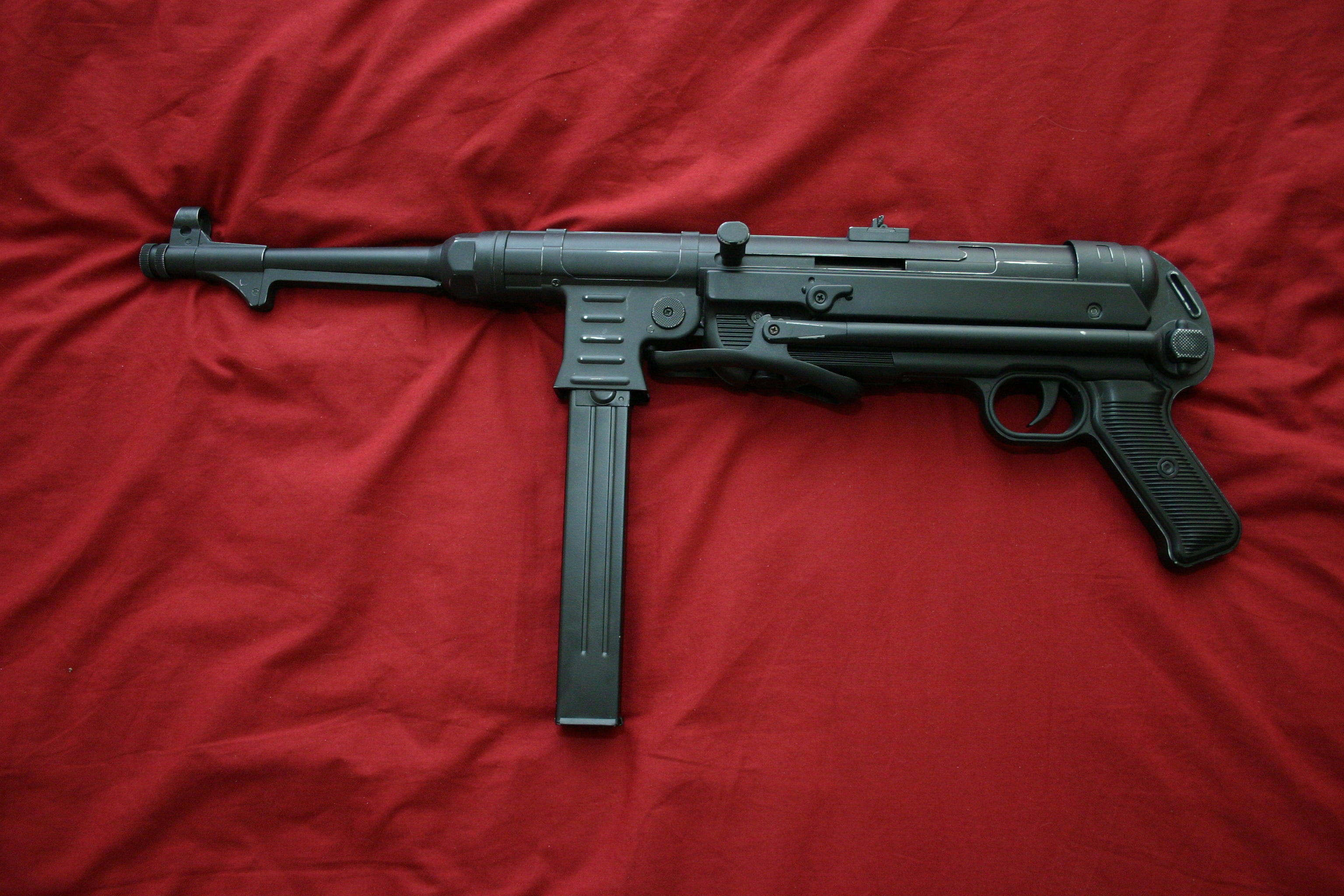 MP 40, machine gun, aggression, textile, war, crime, black, indoors, handgun, safety, toy, metal, single object, times, warning sign, rifle, close-up, weapon, HD Wallpaper