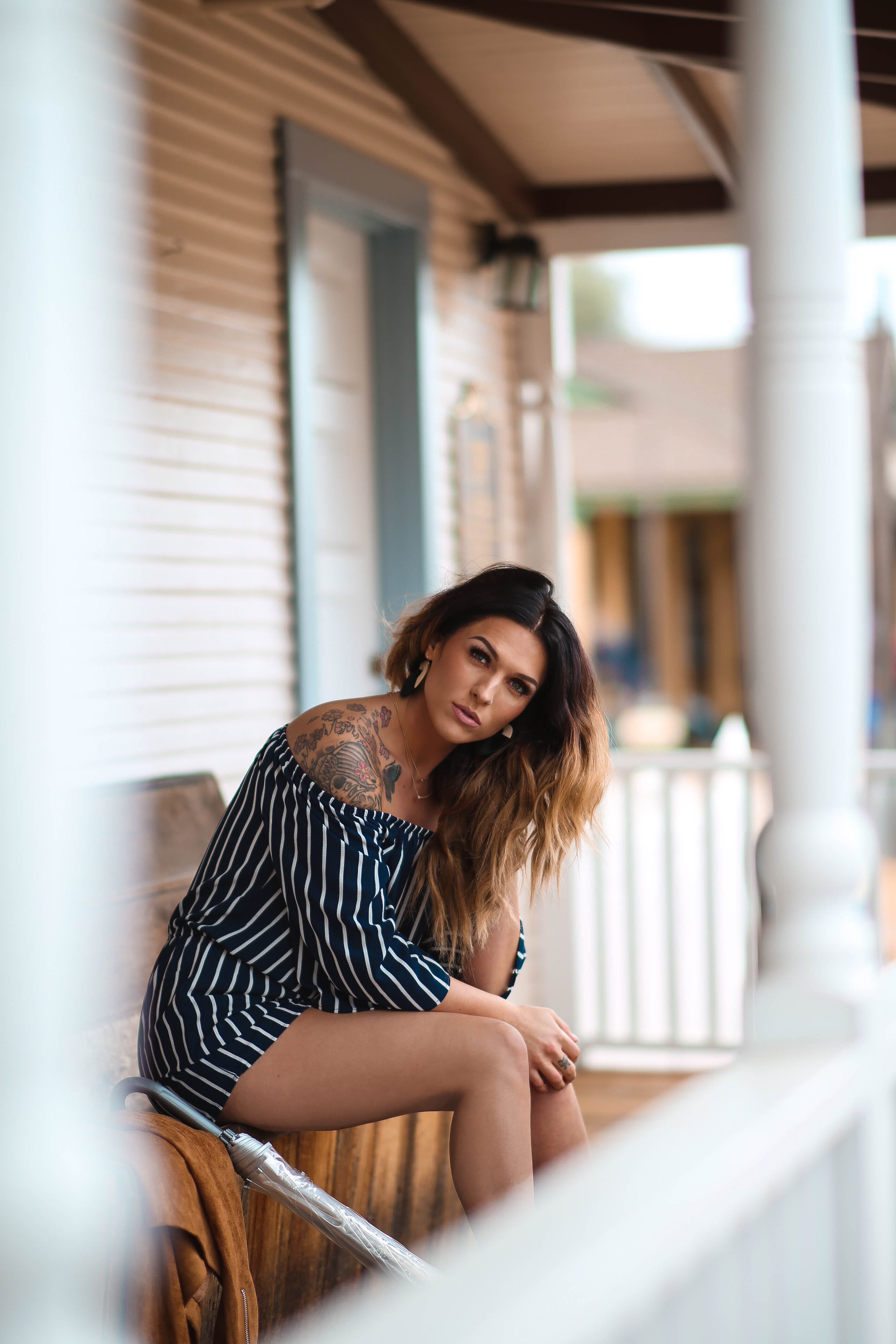 rompers, indoors, portrait, beautiful woman, 4K, real people, young adult, young women, hair, three quarter length, umbrella, long hair, porch, house, Phone HD Wallpaper