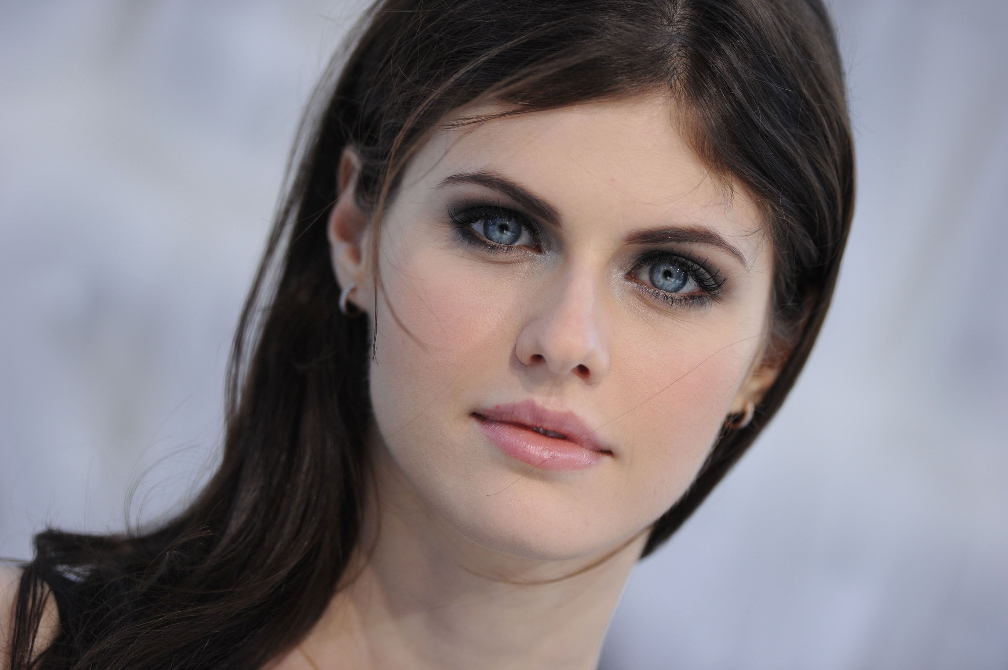 2K, face, portrait, women, brunette, blue eyes, Alexandra Daddario, model, HD Wallpaper