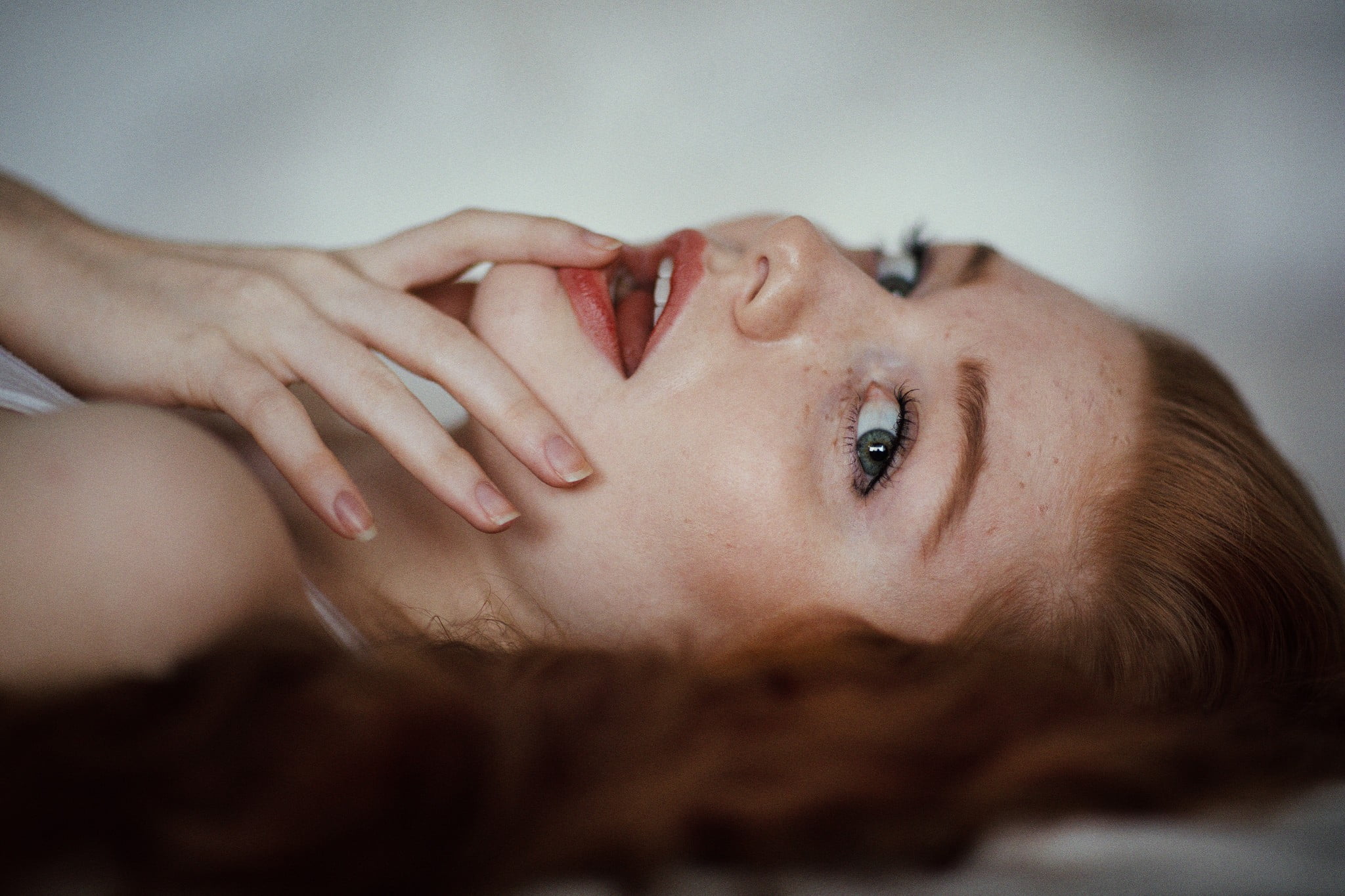 emotion, 1080P, relaxation, women, young adult, human hand, lying on back, leisure activity, close-up, lifestyles, adult, real people, lying down, redhead, HD Wallpaper