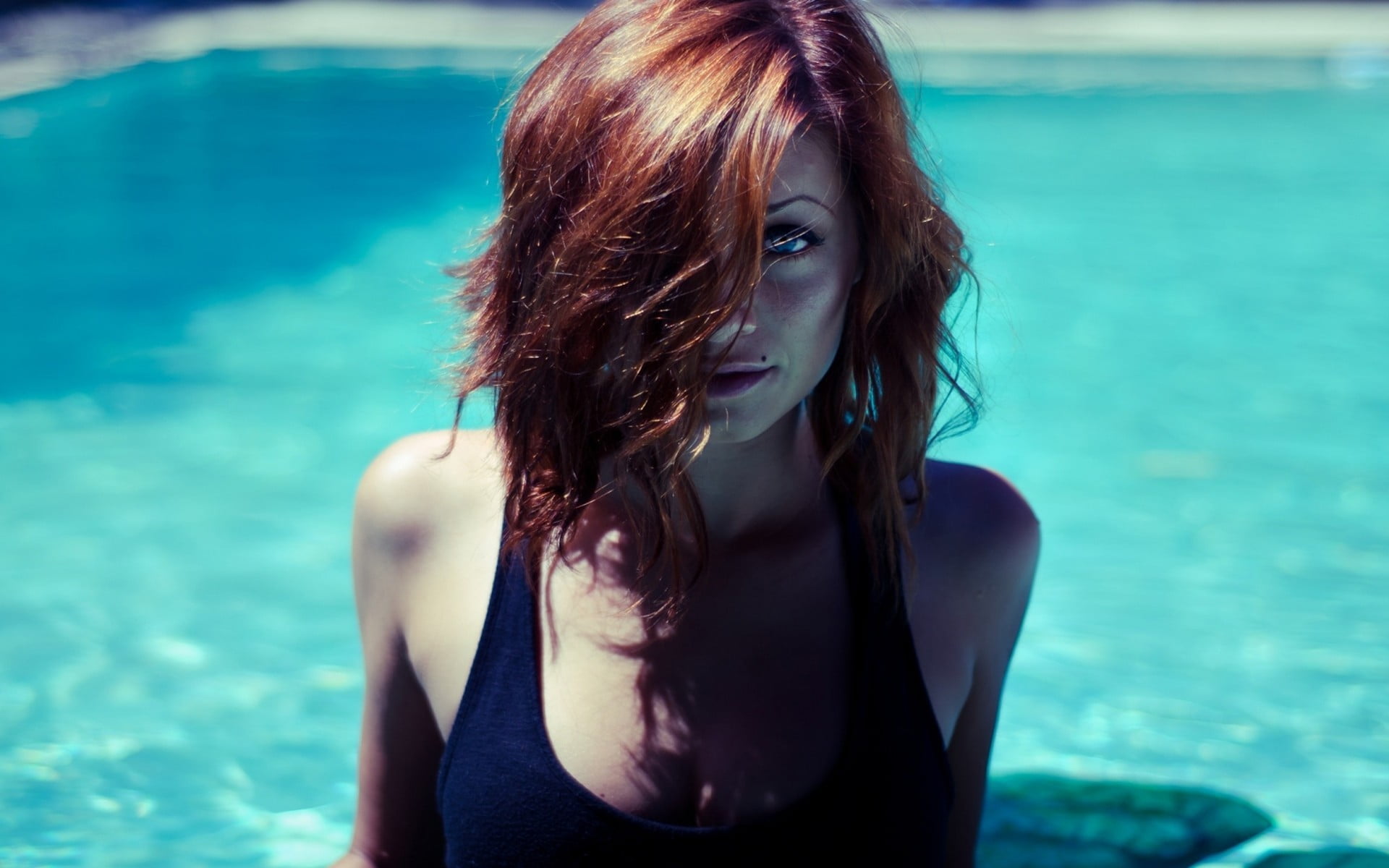looking at camera, leisure activity, focus on foreground, lifestyles, black, turquoise colored, Sierra Love, s, 1080P, sea, dyed hair, real people, long hair, HD Wallpaper