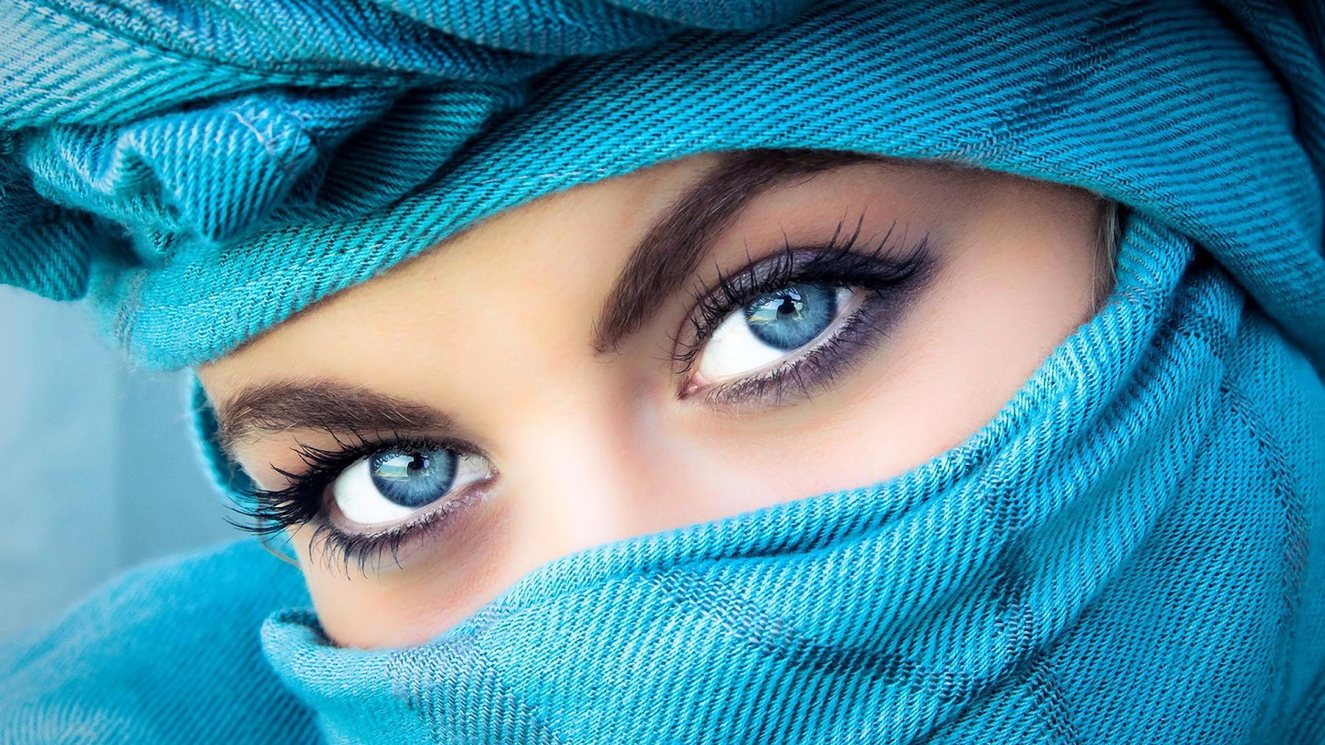 looking at camera, one person, human eye, scarf, textile, eyebrow, human face, 1080P, close-up, body part, human body part, turquoise colored, adult, eye, HD Wallpaper