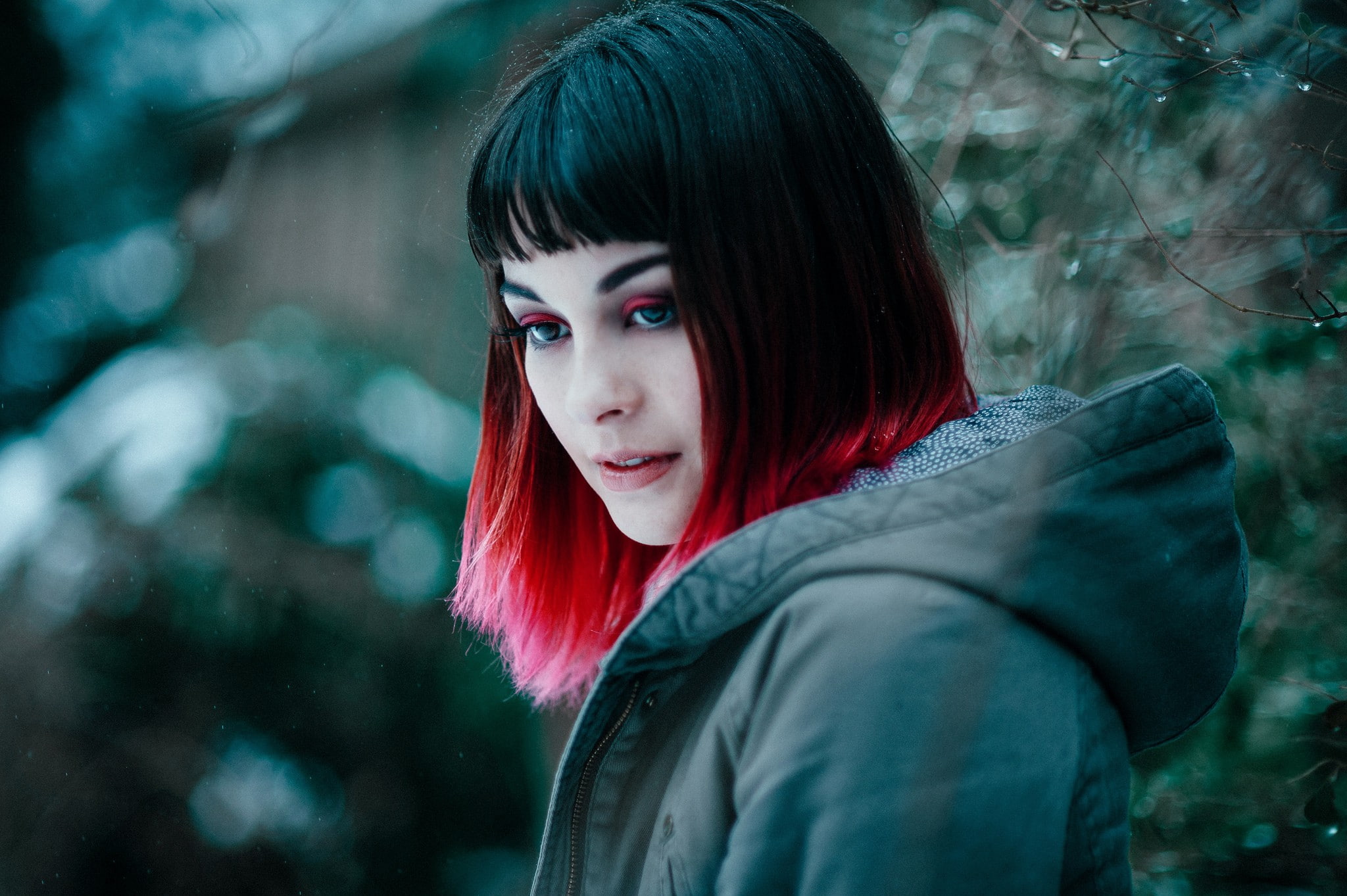1080P, multicolored hair, dyed hair, women outdoors, women, black hair, eyeshadow, Kara McGnarley, HD Wallpaper