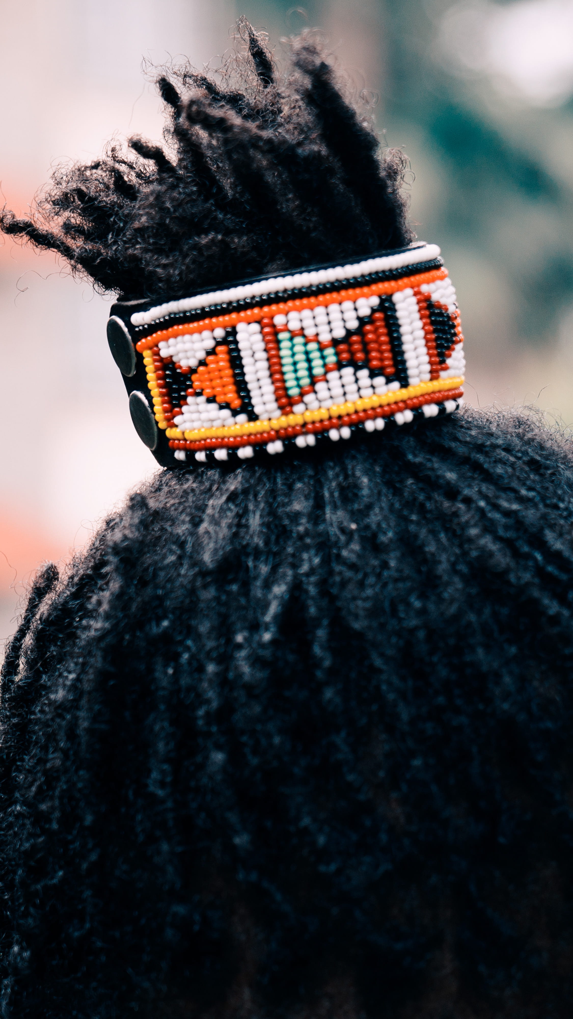 closeup, kenya, multicolored, tie, real people, focus on foreground, day, one person, beaded, black hair, scarf, clothing, white, close-up, tree, emblem, Phone HD Wallpaper