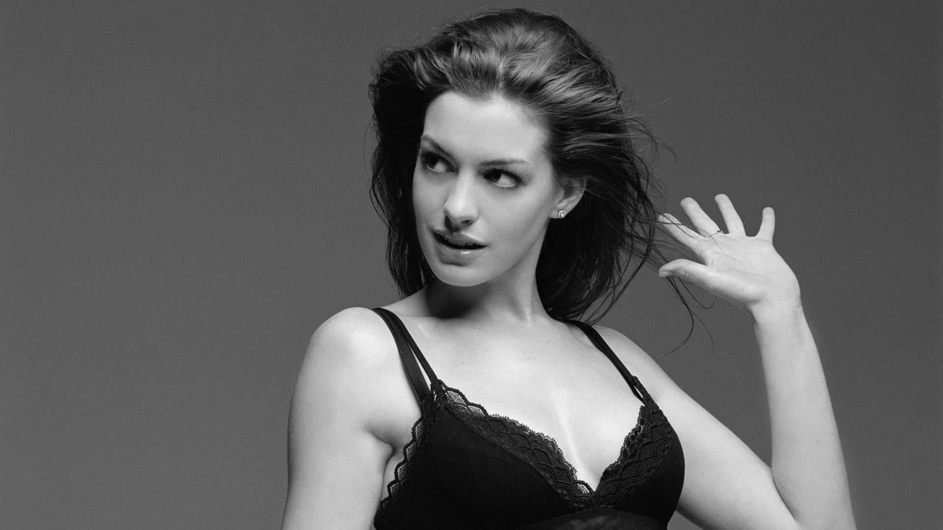 young adult, hair, women, monochrome, clothing, Anne Hathaway, 1080P, fashion, young women, beautiful woman, one person, hairstyle, hands, indoors, studio shot, HD Wallpaper
