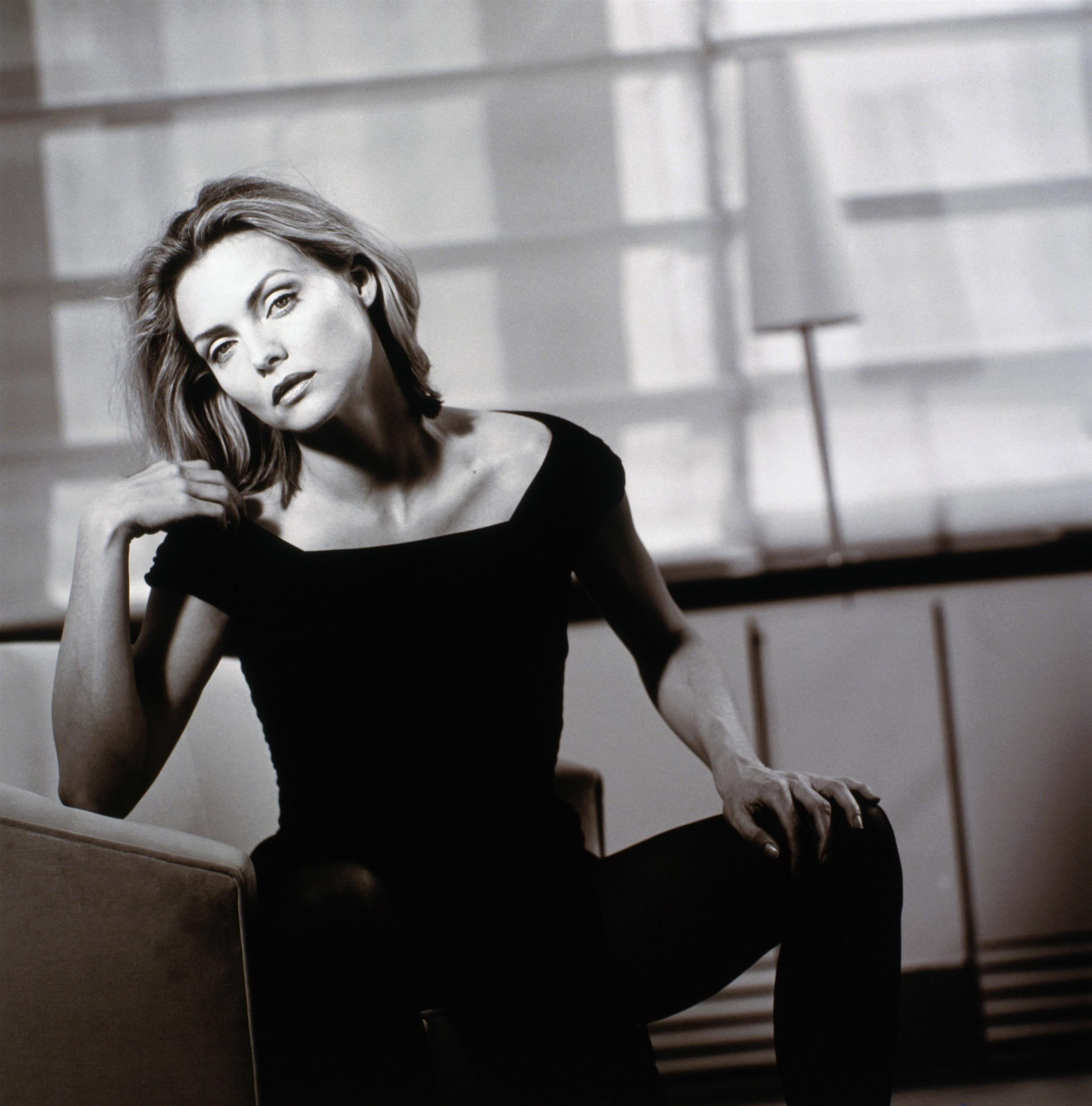 clothing, hairstyle, black color, sitting, women, hair, looking at camera, long hair, monochrome, Michelle Pfeiffer, adult, fashion, portrait, young adult, Phone HD Wallpaper