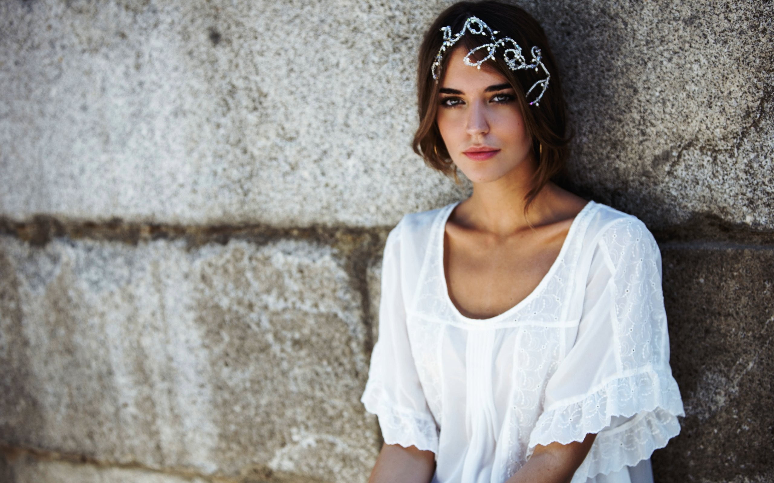 standing, portrait, beautiful woman, lifestyles, white tops, women, young women, Clara Alonso, young adult, adult, beauty, leisure activity, fashion, hairstyle, HD Wallpaper