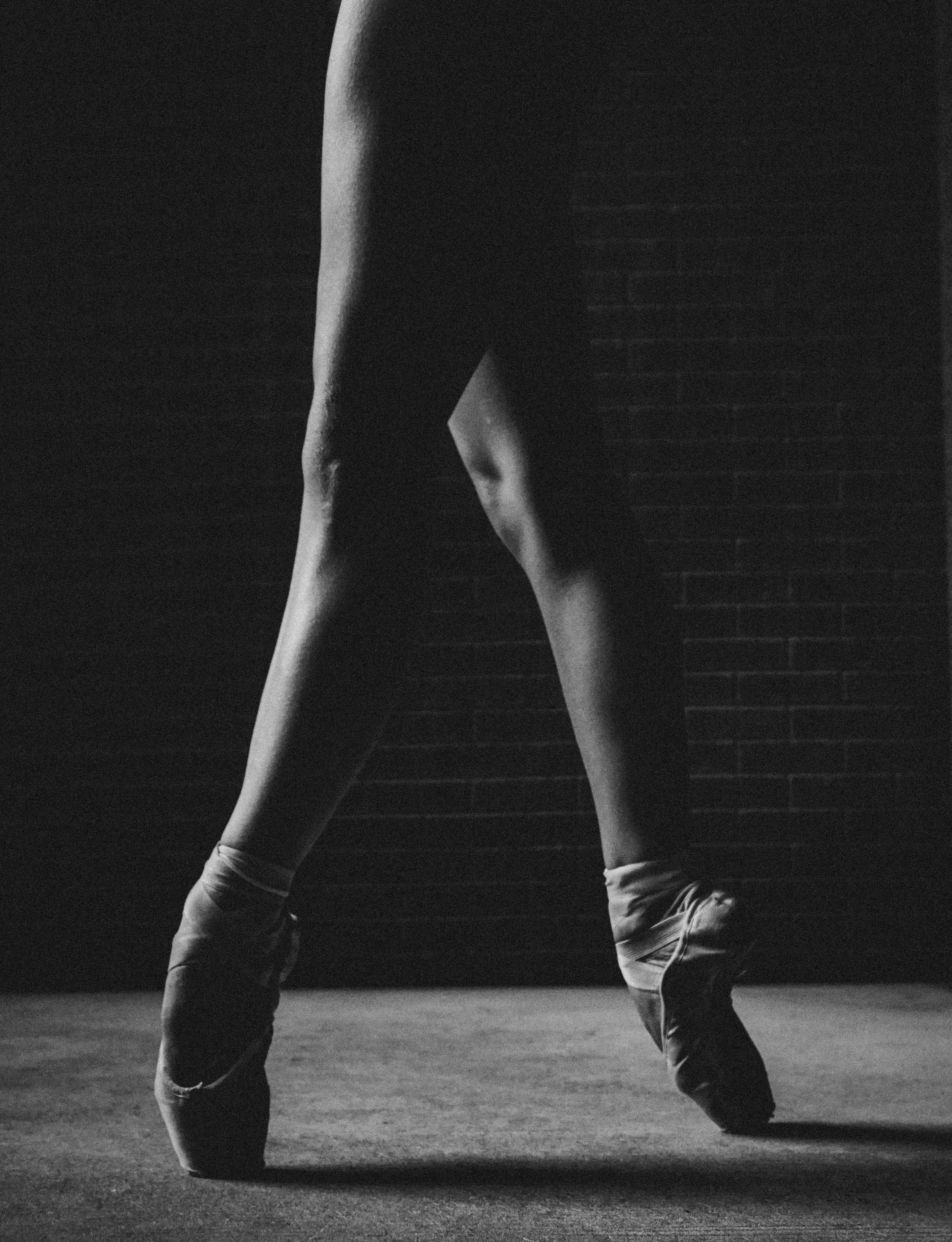 tip, leg, woman, 4K, human body part, dance on point, dancing, women, females, dance, young women, young adult, classic, low section, person, art, ballet, Phone HD Wallpaper