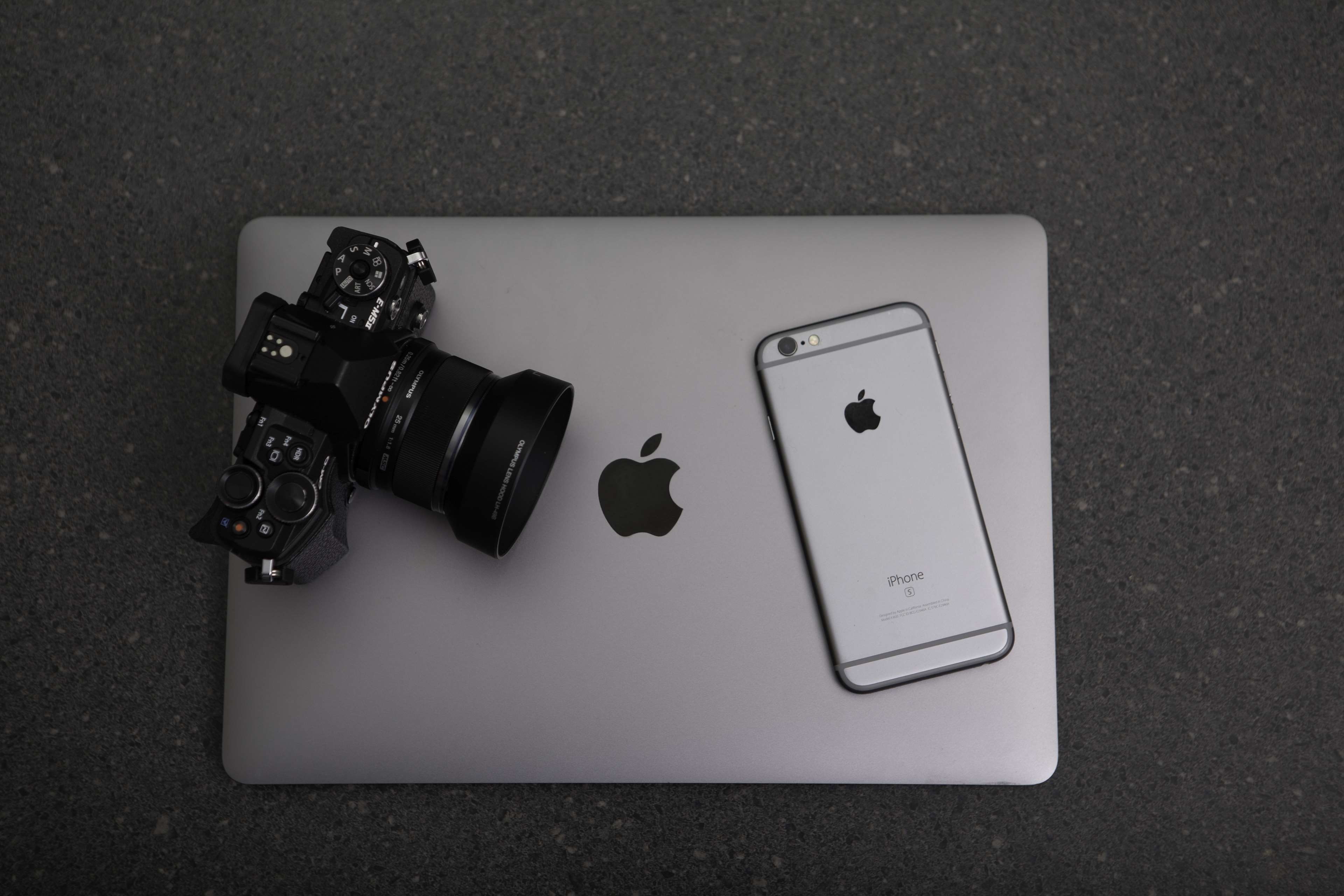 camera, home video camera, leisure games, computer, 4K, business, table, still life, close-up, activity, black color, photography, technology, high angle view, HD Wallpaper