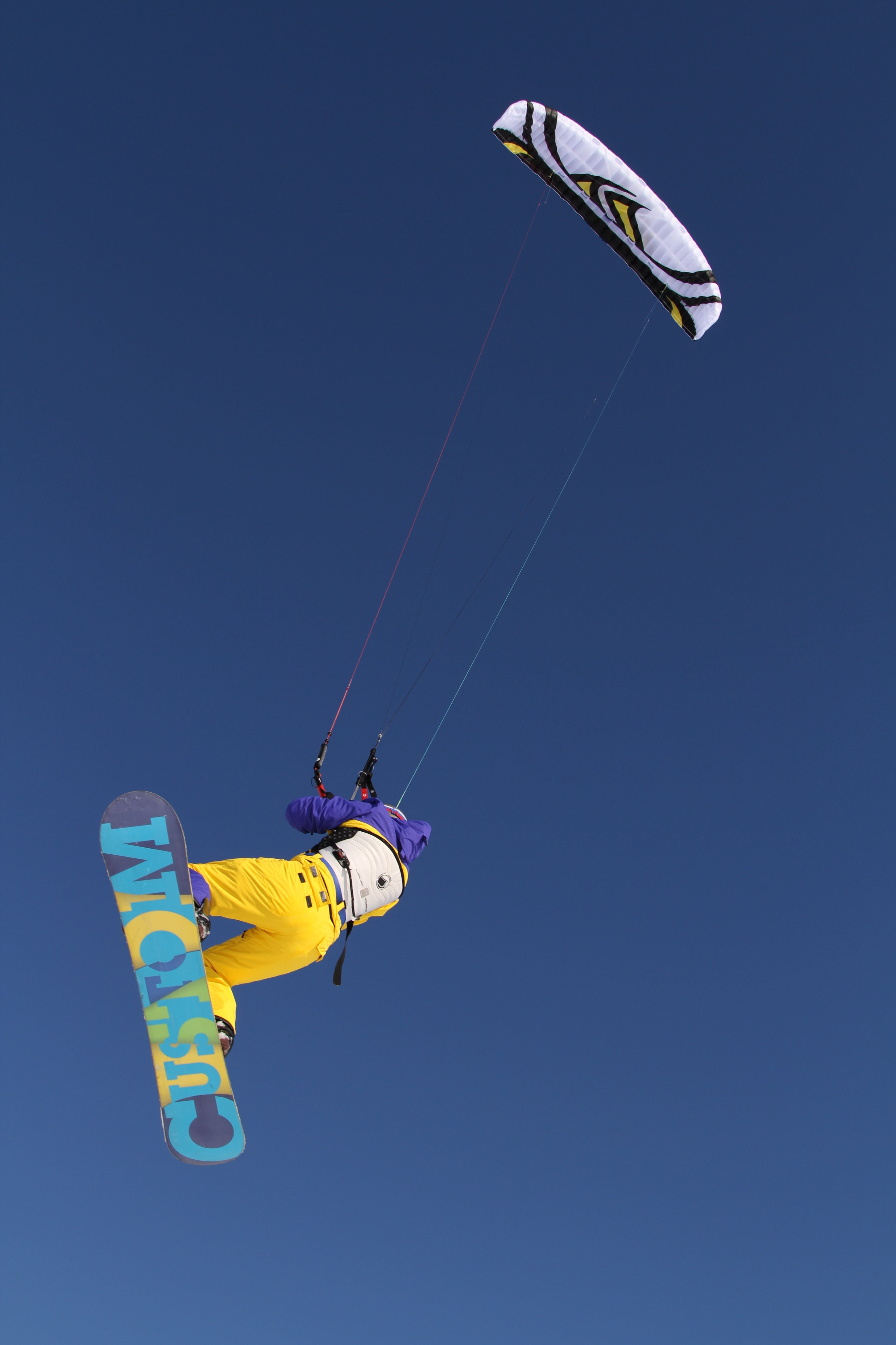 flying, nature, people, clear sky, low angle view, kiteboarding, sport, freedom, gliding, adventure, motion, 5K, jumping, exhilaration, unrecognizable person, Phone HD Wallpaper