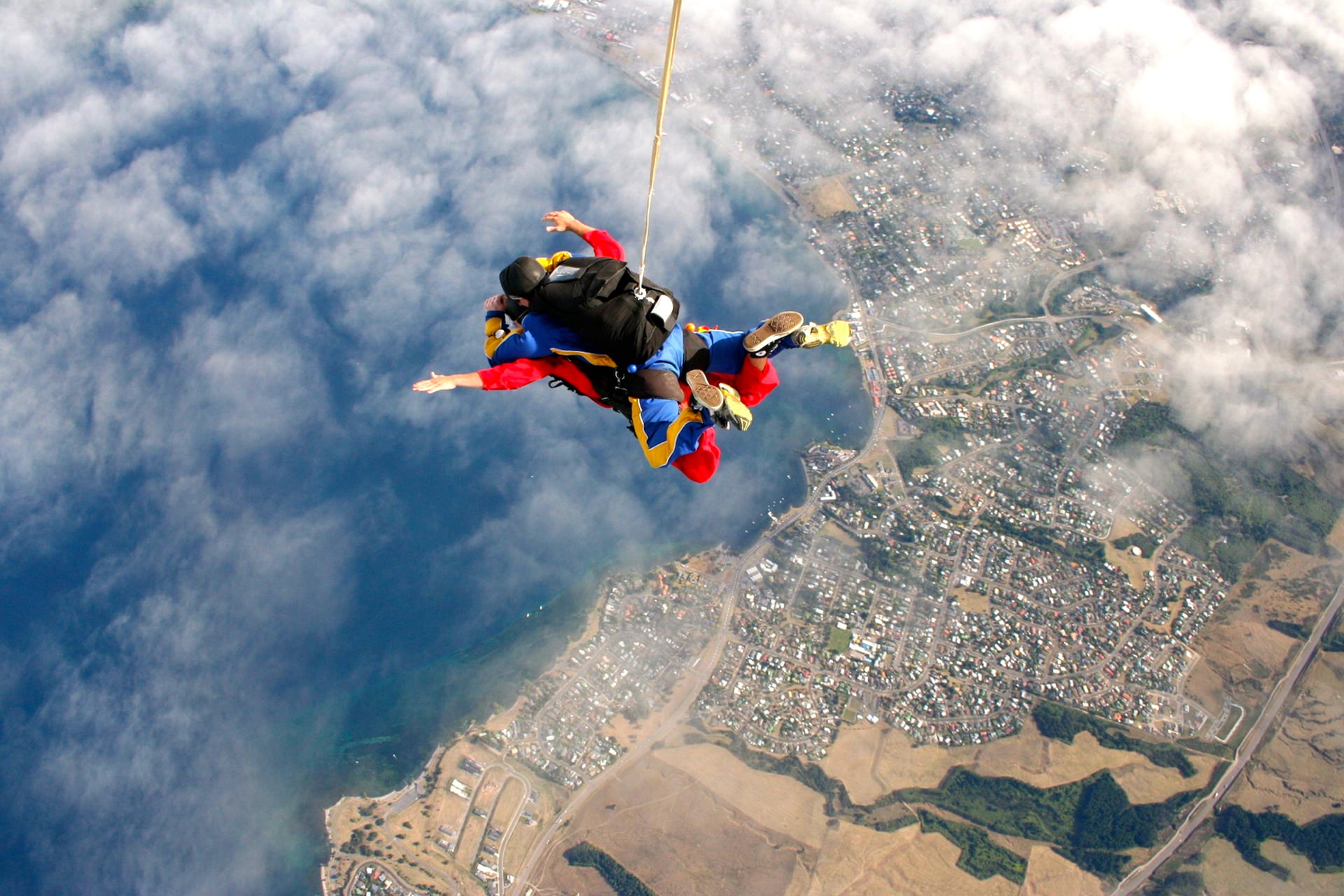 landing - Touching Down, helmet, 1080P, air, warning sign, males, extreme Sports, action, tandem, risk, men, adventure, courage, exhilaration, full length, HD Wallpaper