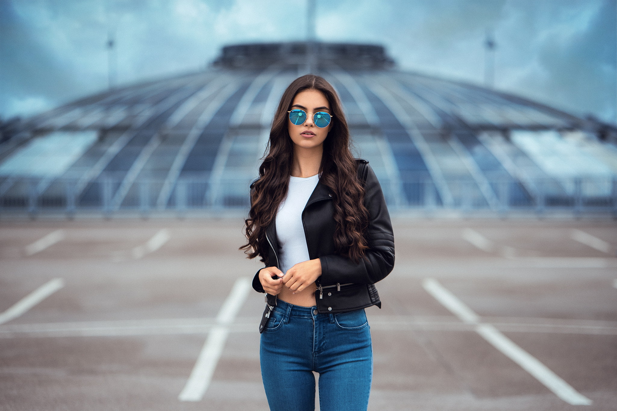 long hair, Laura Theresa, Anatoli Oskin, 1080P, women, women outdoors, belly, sunglasses, the gap, portrait, leather jackets, jeans, HD Wallpaper