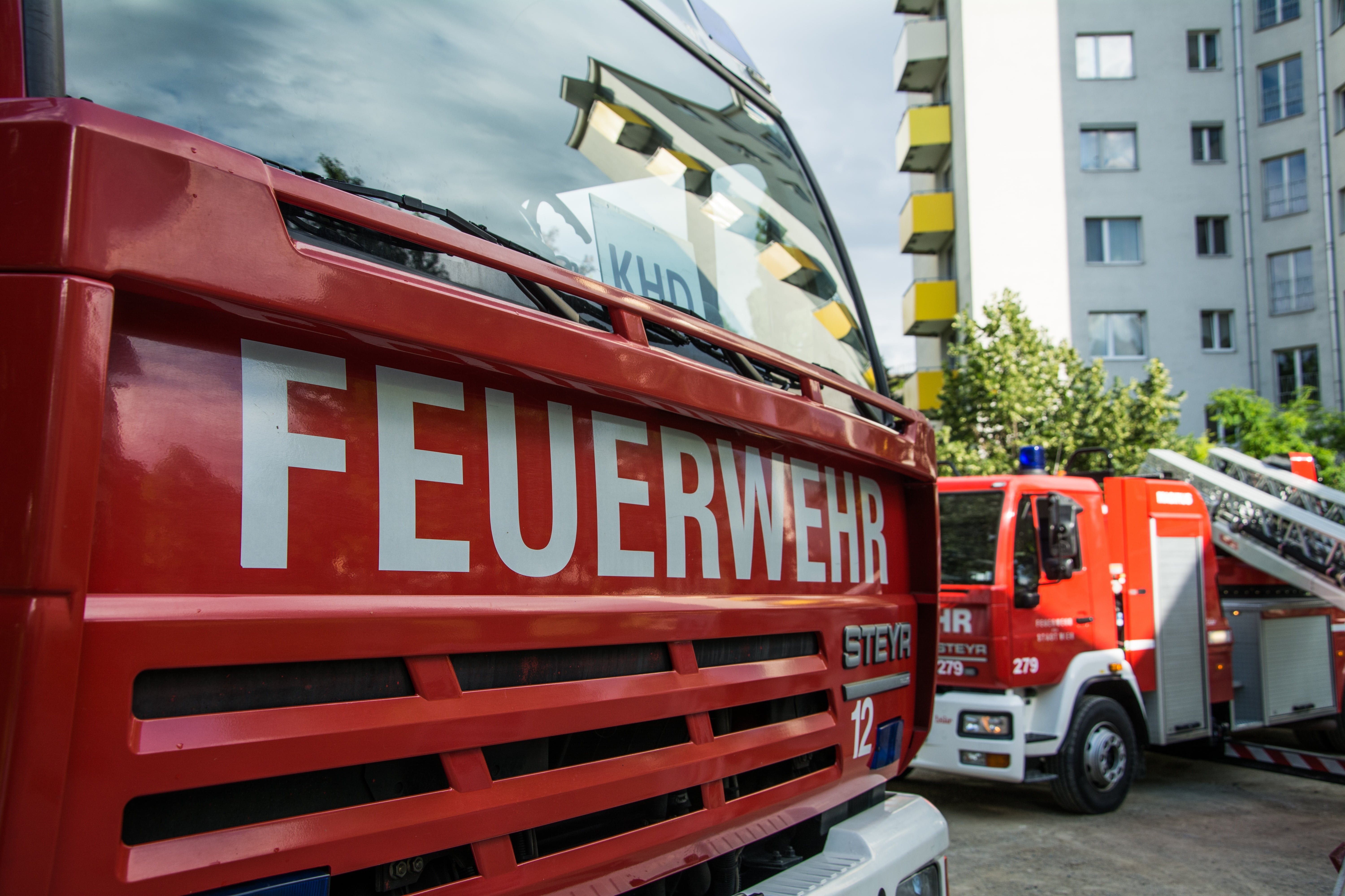 built structure, land vehicle, western script, building, accidents and disasters, public transportation, text, building exterior, auto, day, vehicle, mode of transportation, HD Wallpaper