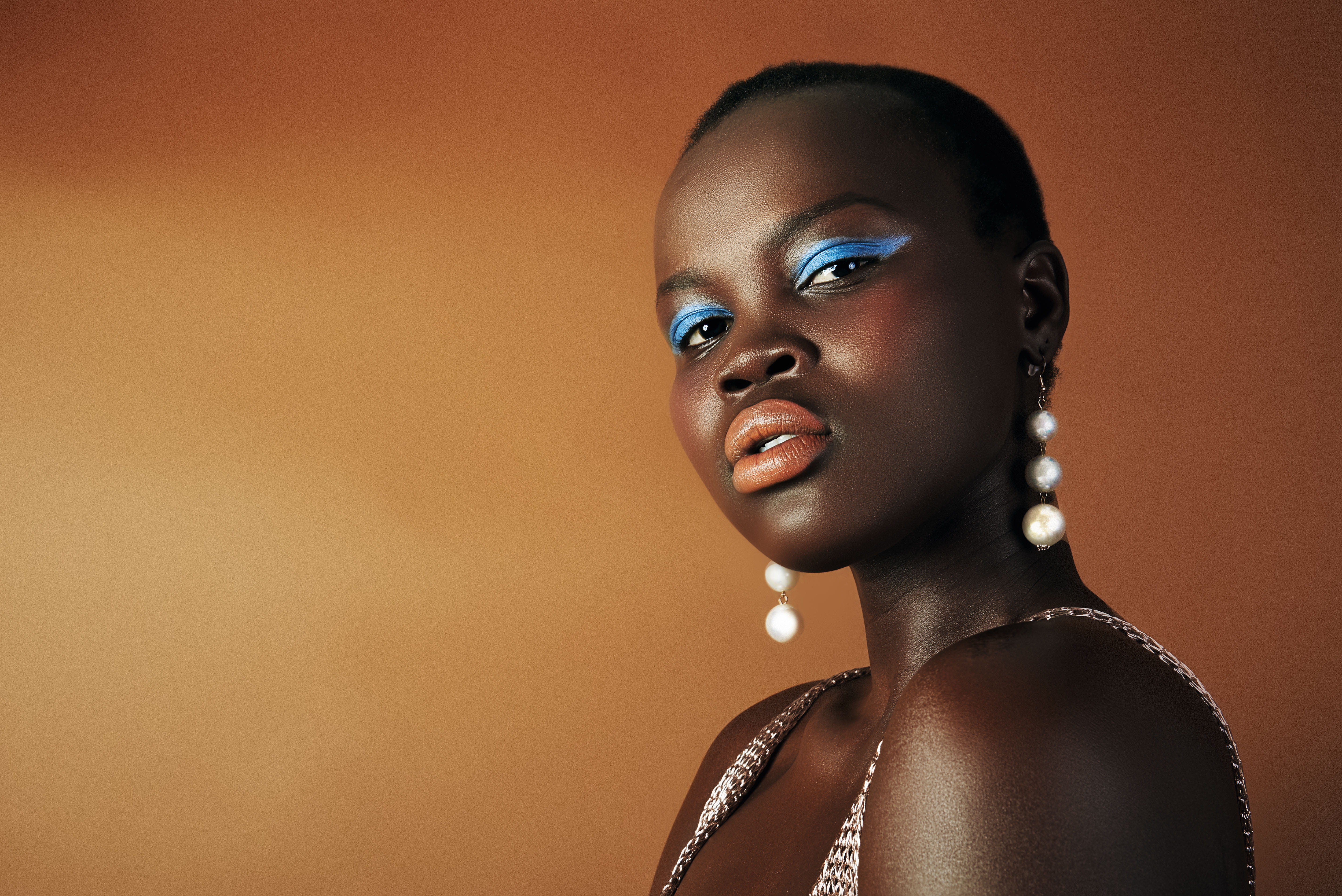 copy space, thijin, earring, glamour, jewellery, body part, one person, fashion, mua, beauty photography, smiling, person, artist, women, human face, beautiful woman, HD Wallpaper