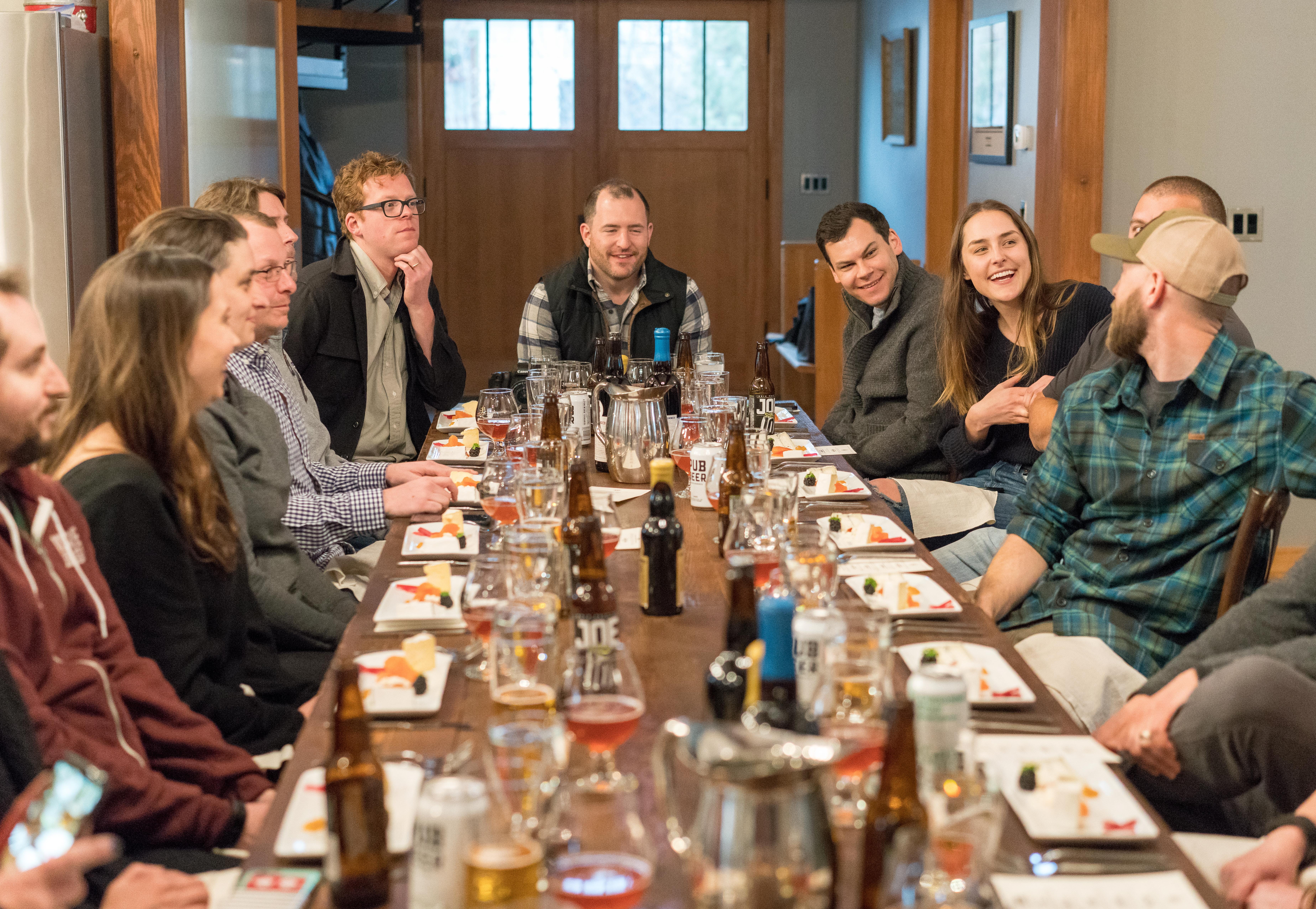 beer bottle, bottles, women, community, group of people, smile, fun, crowd, room, men, meeting, enjoyment, dining, smiling, wine, sit, mature men, dinner, HD Wallpaper