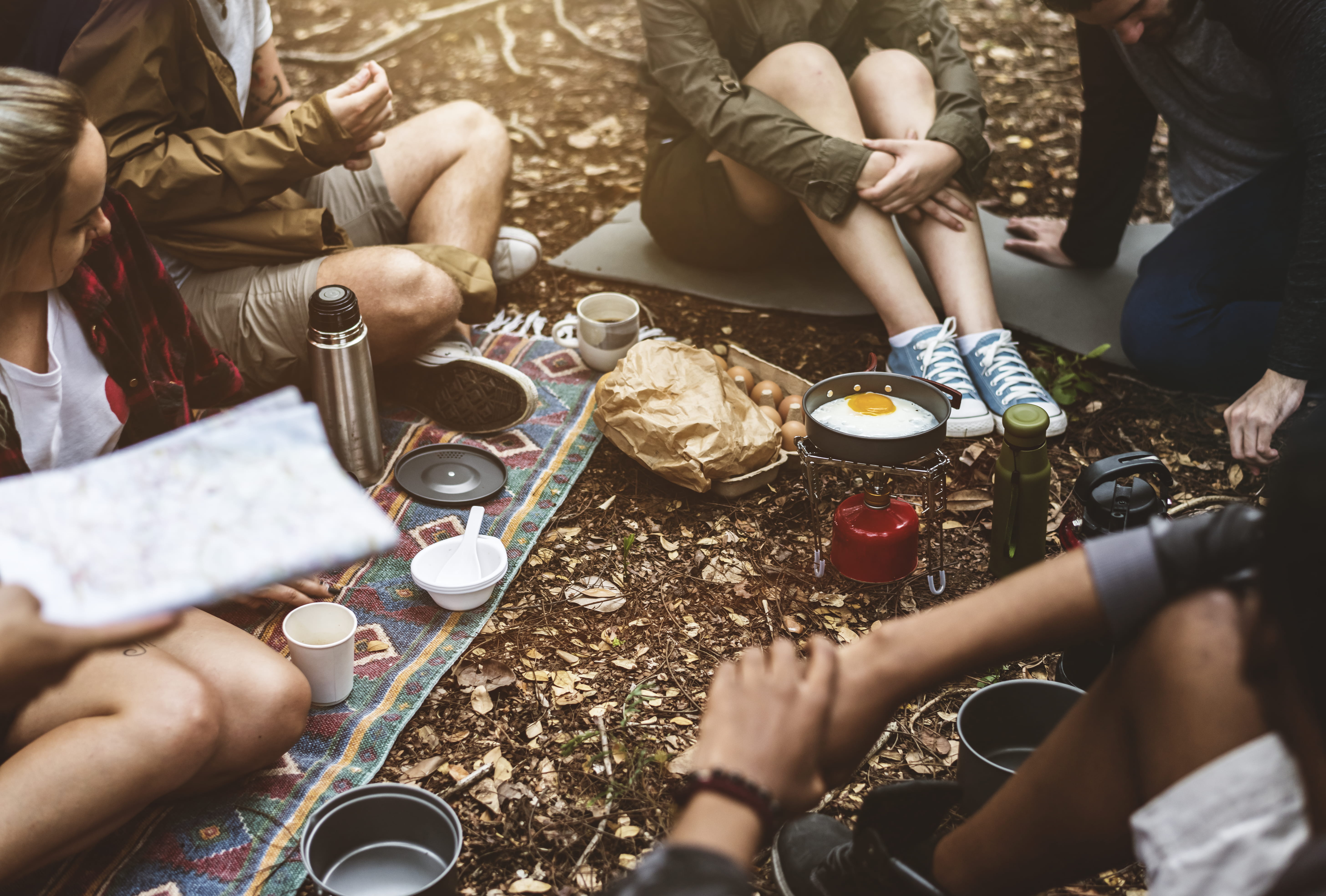 men, diversity, meal, togetherness, family, drink, recreation, celebration, lifestyles, cooking, picnic, medium group of people, activity, daylight, jungle, HD Wallpaper