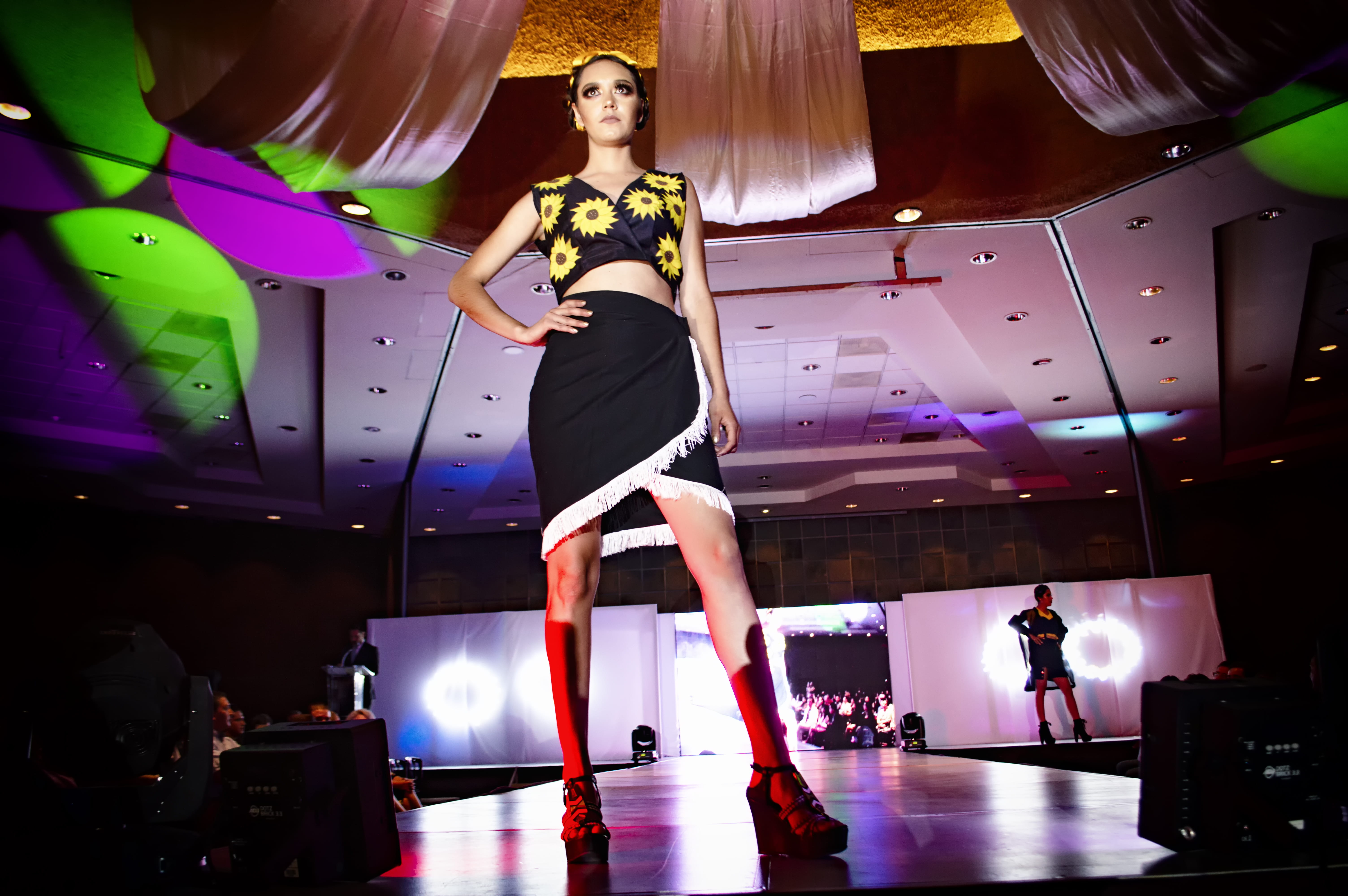 full length, waist, woman, sport, audience, beautiful, adult, standing, dress, fashion, beauty, model, catwalk, lights, leisure activity, fashion model, HD Wallpaper
