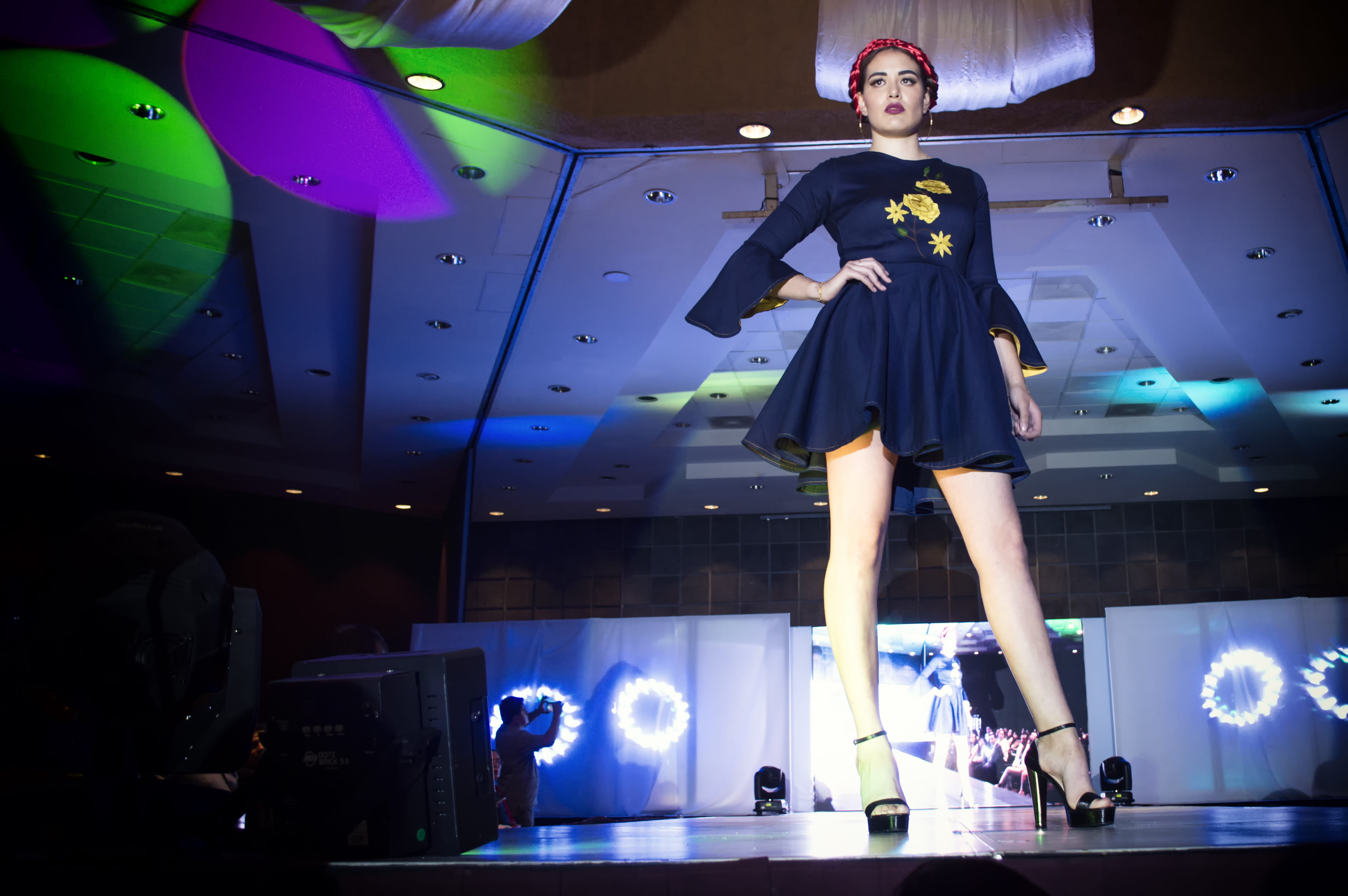 women, crowd, energy, casual clothing, arts culture and entertainment, full length, dress, sport, audience, catwalk, occupation, celebration, 4K, nightlife, HD Wallpaper