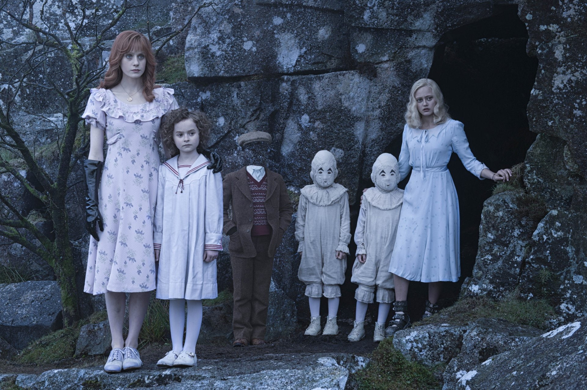 Miss Peregrines Home for Peculiar Children, Lauren McCrostie, 1080P, Movie, Ella Purnell, Pixie Davies, HD Wallpaper