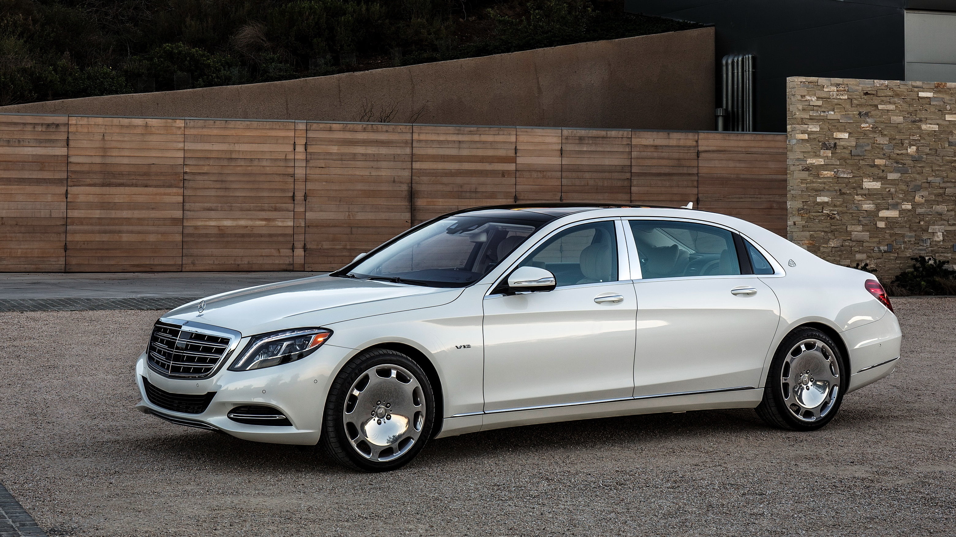 car, urban Scene, silver colored, parking Lot, stationary, transportation, wheel, 2K, fleet of Vehicles, wall, s600, built structure, machinery, engine, HD Wallpaper