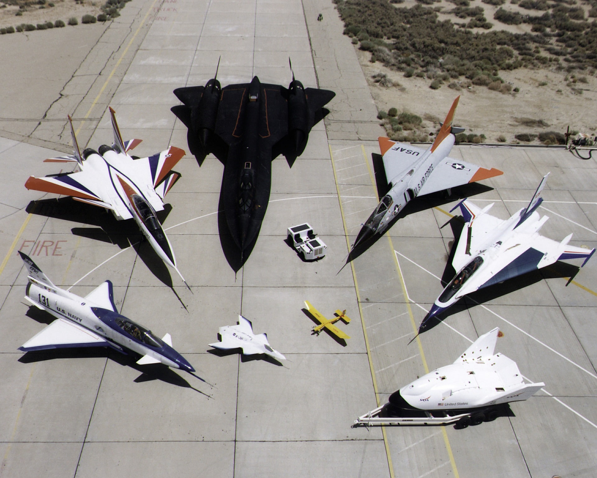 large group of objects, art and craft, aircraft, air vehicle, 1080P, airport, no people, fleet, paper, airplane, creativity, plane, shadow, high angle view, HD Wallpaper