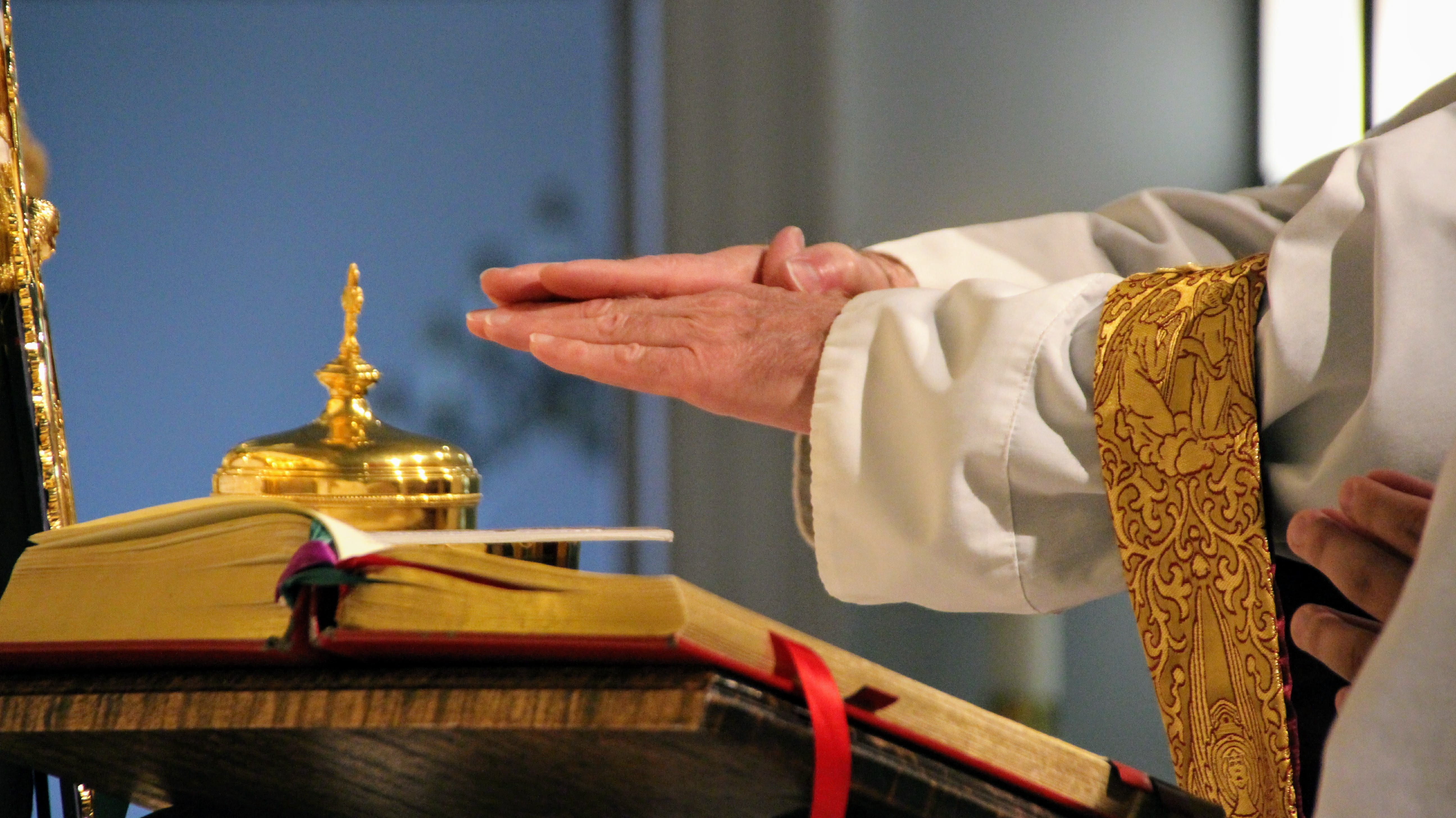 latin mass, furniture, body part, gold, wood - material, human body part, sunday, priest, gilded, business, 5K, gold colored, occupation, wealth, united states, HD Wallpaper