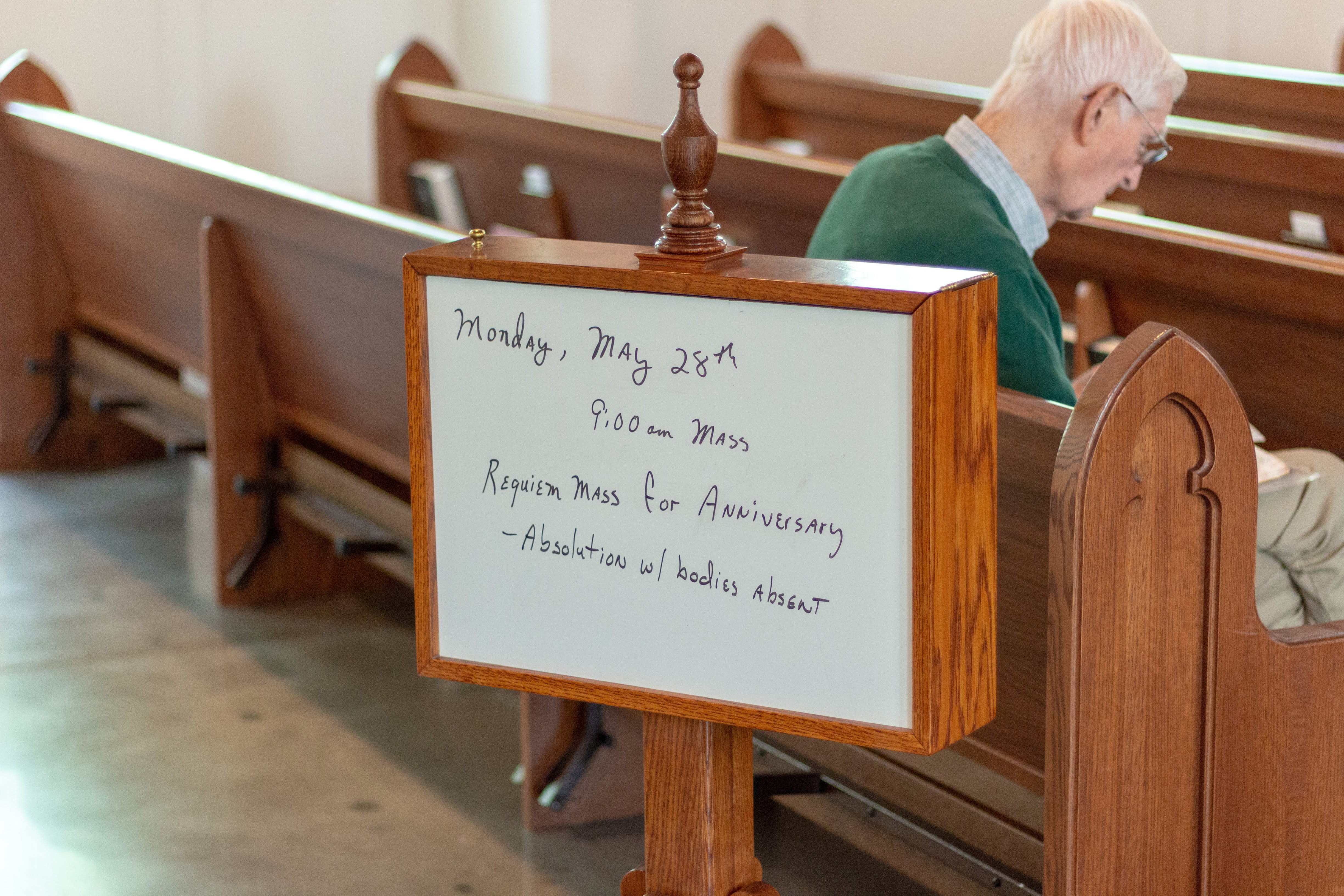 sitting, seat, brown, 4K, pew, white hair, wood - material, old, catholic, man, united states, guy, indoors, communication, sign, music, focus on foreground, HD Wallpaper