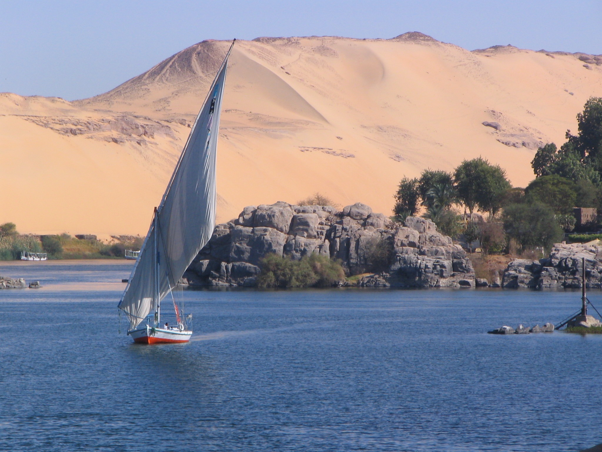 nature, no people, tranquility, non-urban scene, near, sahara, ship, mountain, day, outdoors, waterfront, mode of transportation, white, sand, sailboat, HD Wallpaper