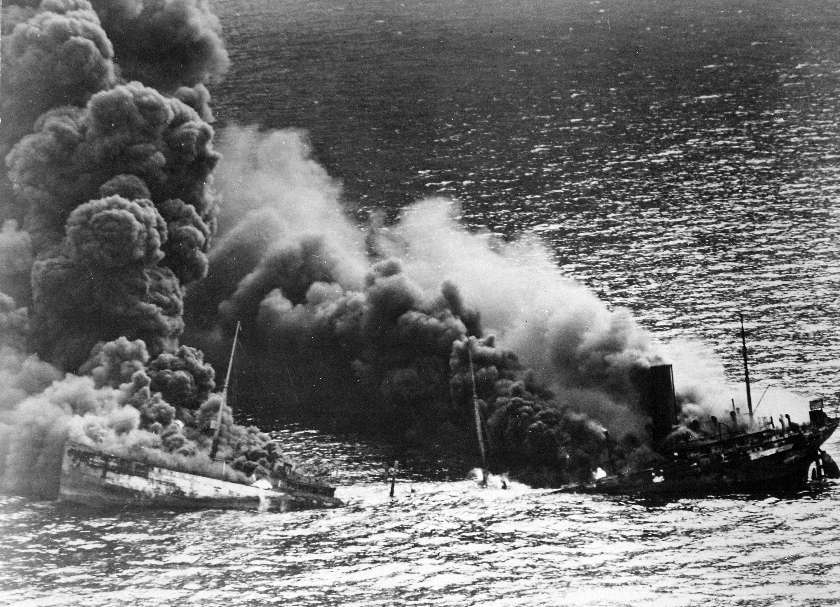 breaking, ii, Torpedo, aquatic sport, scenics - nature, World War II, smoke, taking, motion, sea, arrow, power in nature, ww ii, Tanker, waterfront, beach, HD Wallpaper