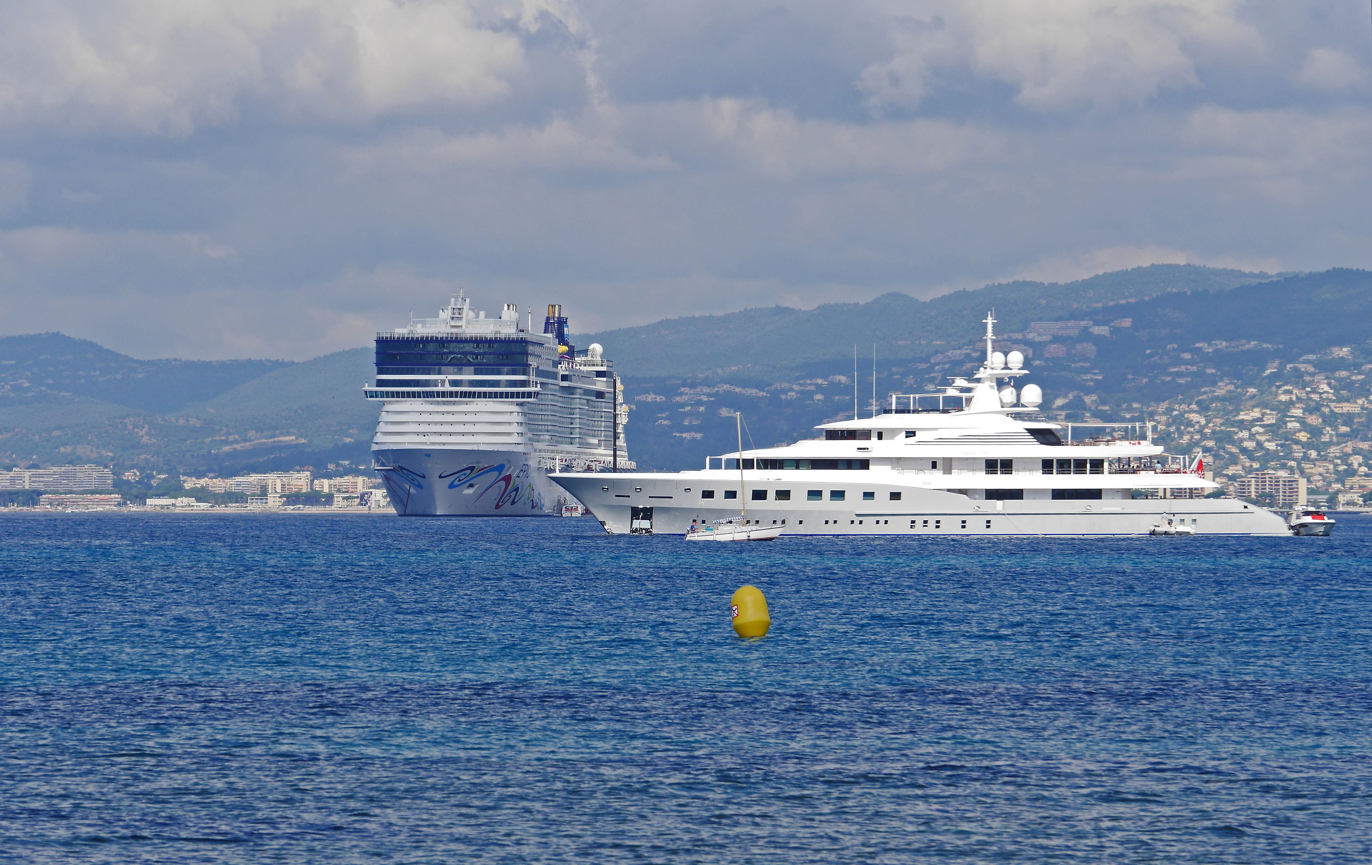architecture, transportation, cruise ship, building exterior, mediteran, body, blue, calm, Côte D  Azur, boje, moving, nature, baie, craft, near, building, HD Wallpaper