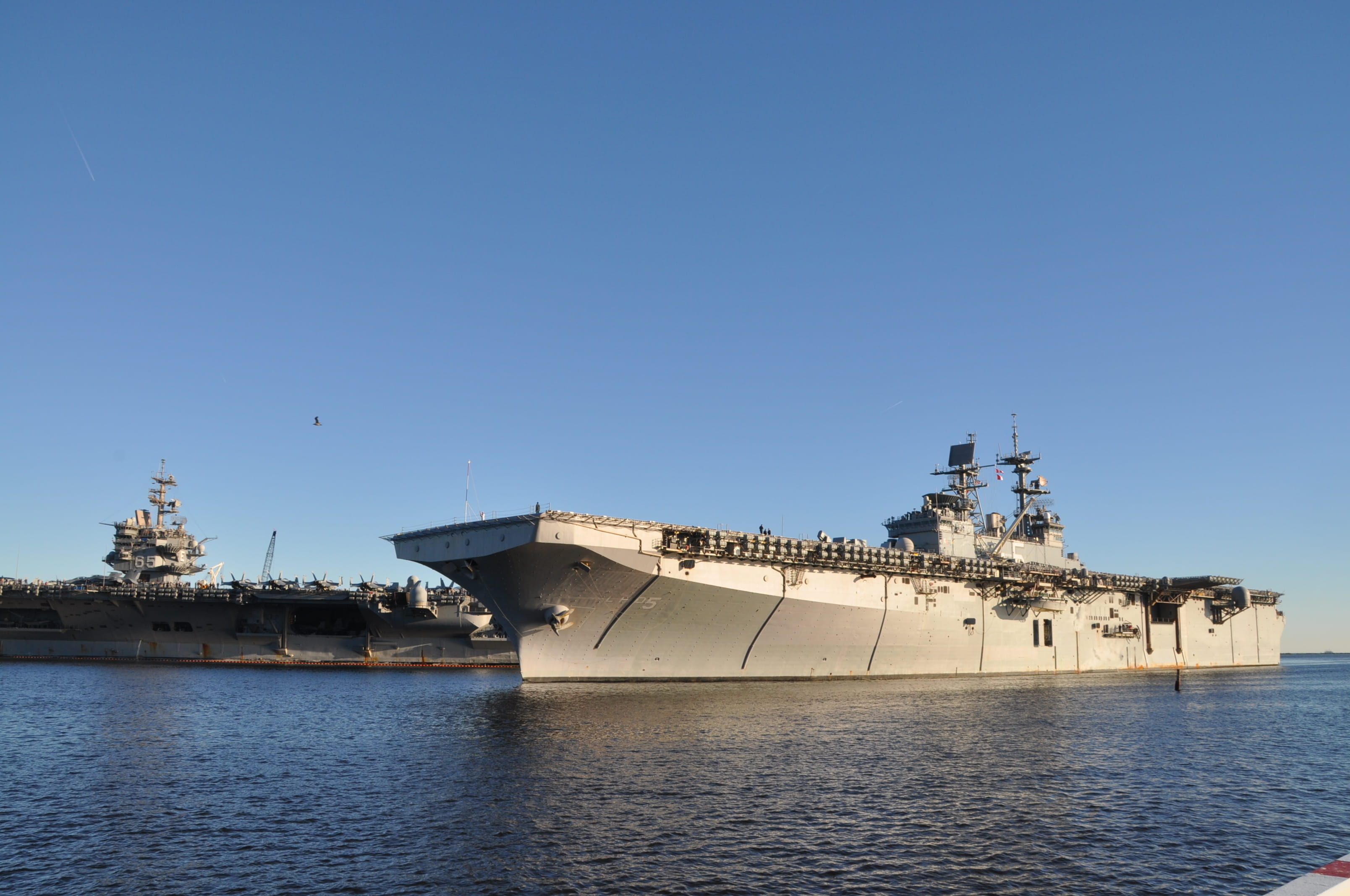 weapon, water, gun, ship, blue, Navy Marine Corps Classic 2012, warship, sea, bataan, U.S. Navy, transportation, industry, florida, anchored, architecture, HD Wallpaper
