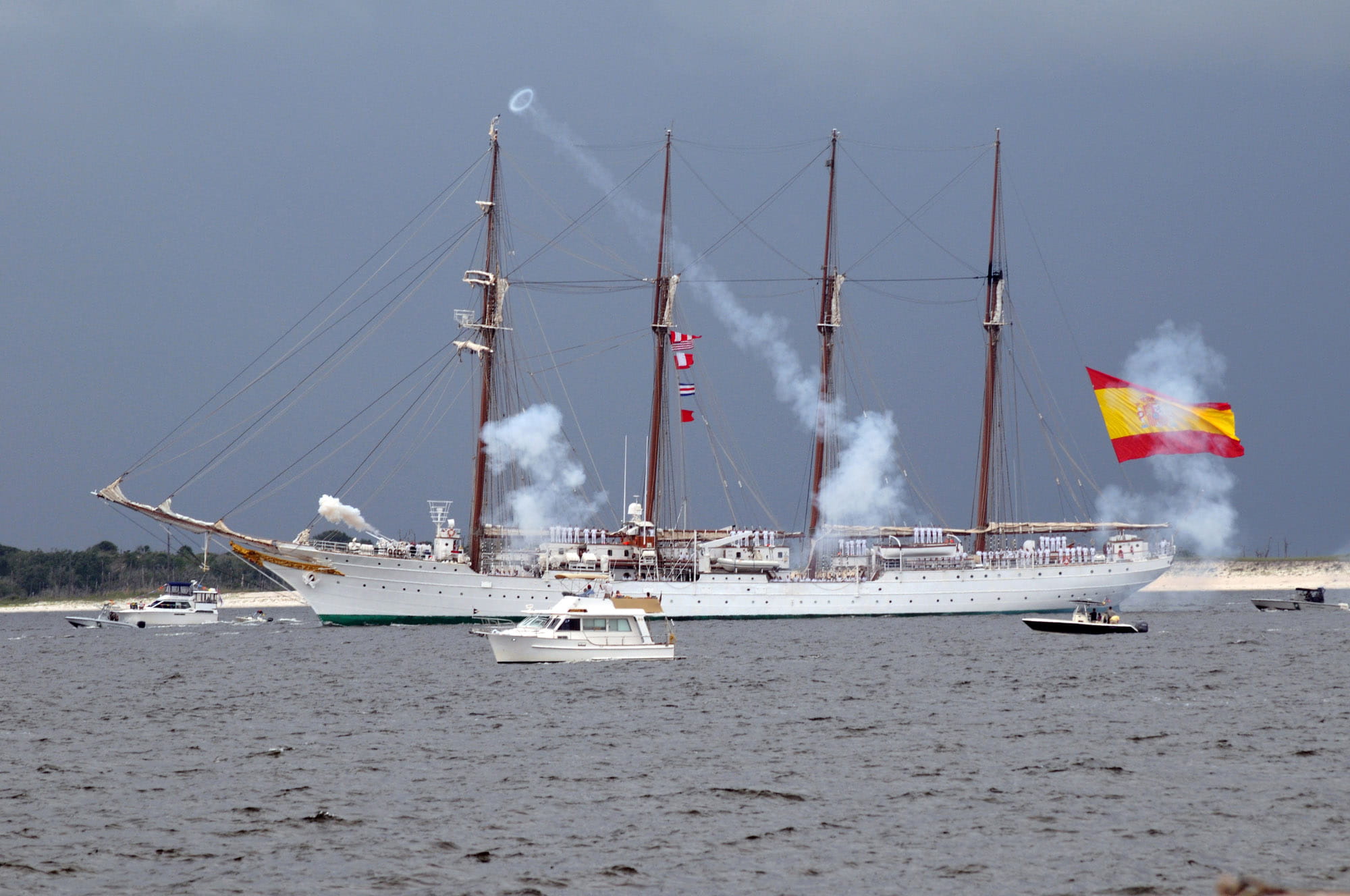 smoke - physical structure, Spanish Navy, pollution, pensalcola, industry, air pollution, motion, public domain, day, nature, spanish, transportation, nautical Vessel, HD Wallpaper