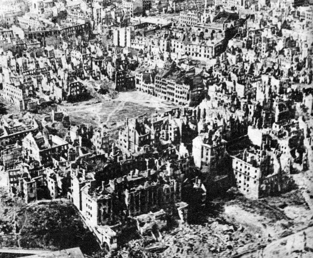 public domain, pattern, photos, building exterior, old, history, no people, Warsaw, black And White, World War II, crowded, Ruins, cityscape, built Structure, HD Wallpaper