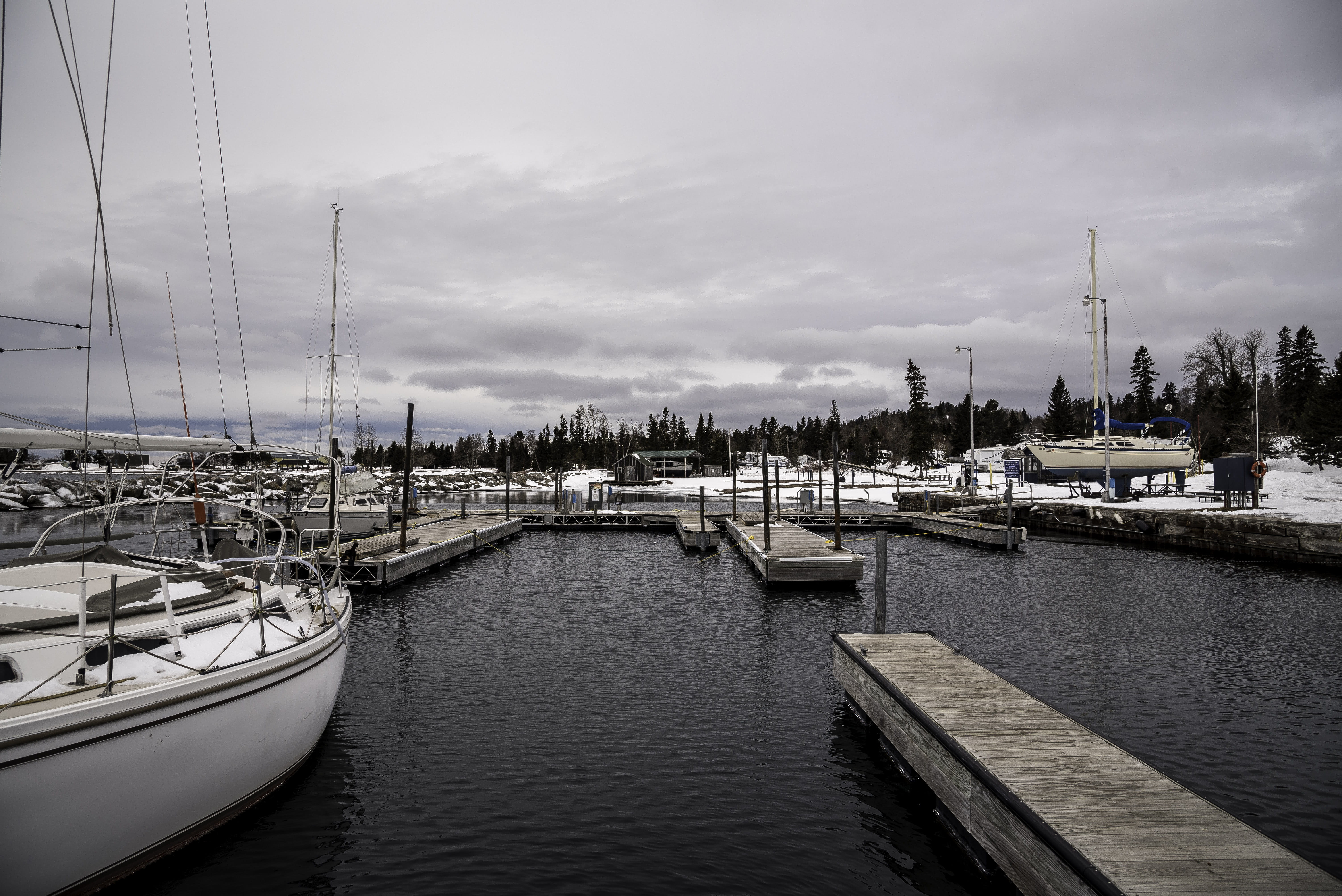 built structure, photos, grand marais, sea, 5K, mode of transportation, grand, marais, nature, sailboat, Grand Marais, cloud - sky, jetty, moored, outdoors, HD Wallpaper